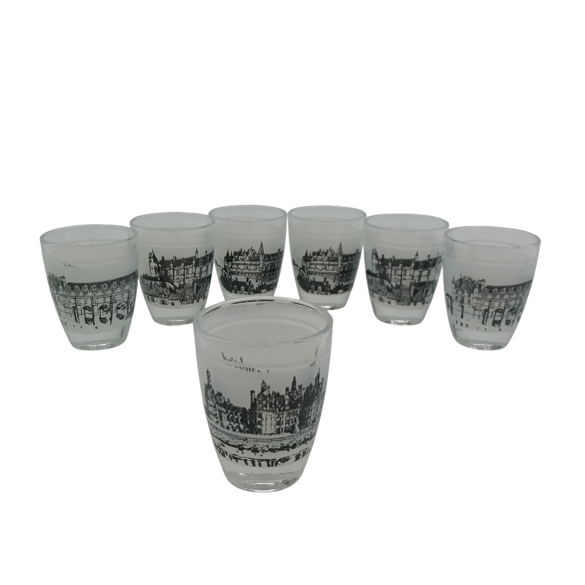 Lot de 7 verres à liqueur. Motifs Châteaux de la loire. Très bon état - 19,20 € Lot de 7 verres à liqueur. Motifs Châteaux de la loire. Très bon état reconditionné disponible sur Label Emmaüs
