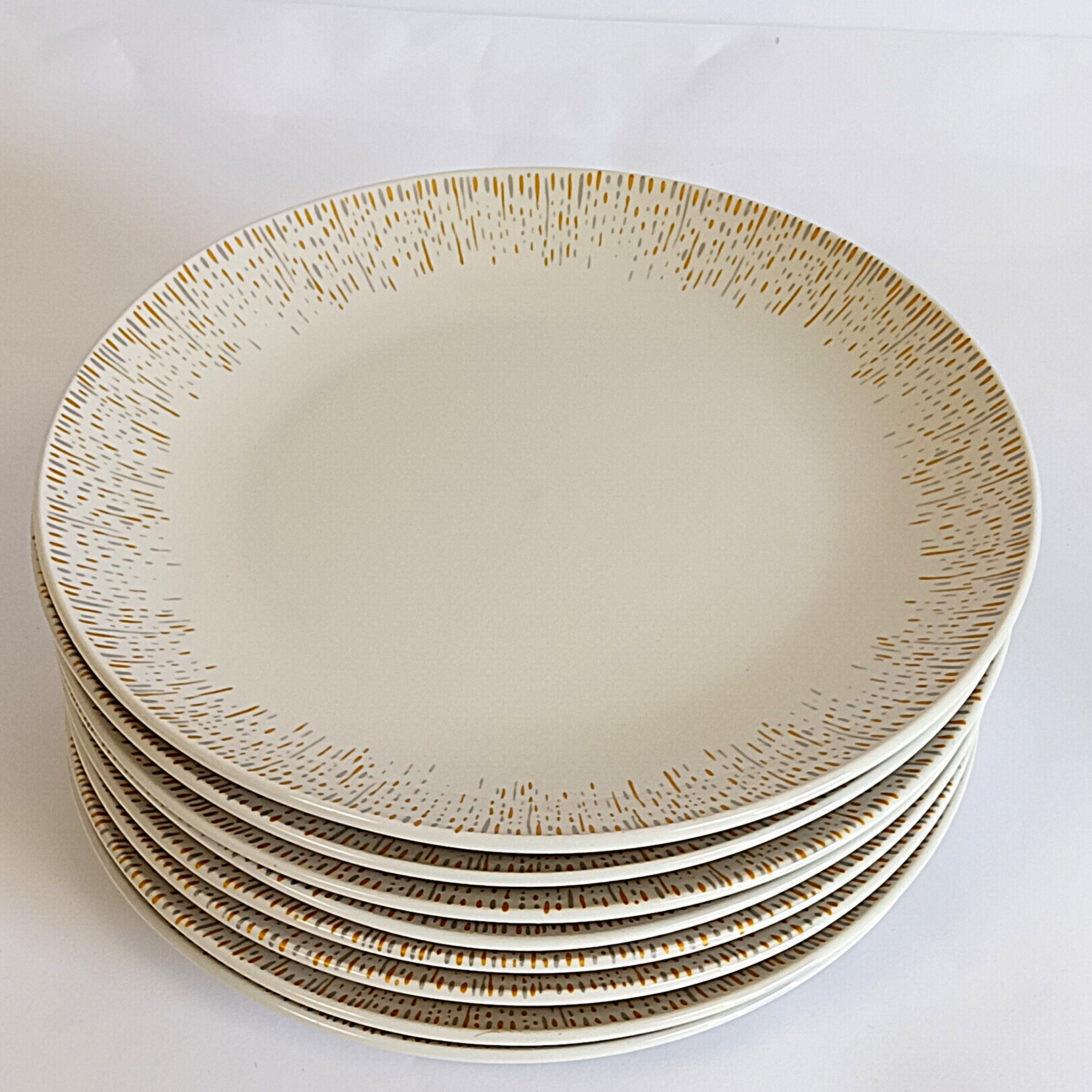Voir photo 4 de Lot de 8 assiettes à dessert en céramique Ø 20,5 cm – Un Jour Une Table Lot de 8 assiettes à dessert en céramique Ø 20,5 cm – Un Jour Une Table Très bon état reconditionné photo 4