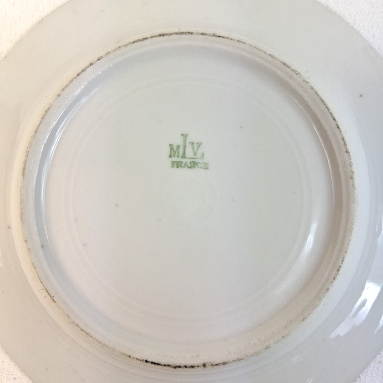 Voir photo 3 de LOT de 8 Assiettes à dessert en "Porcelaine de Limoges" LOT de 8 Assiettes à dessert en "Porcelaine de Limoges" Bon état reconditionné photo 3