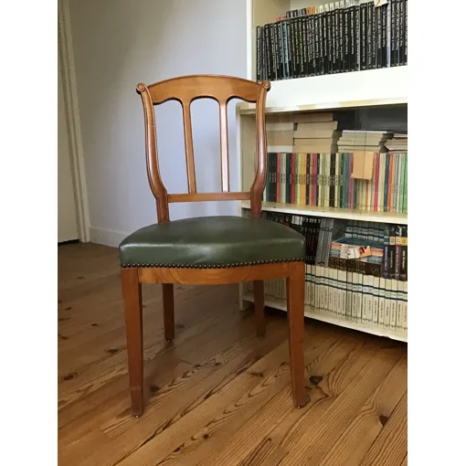 lot de 8 chaises : bois de placage,dossier à bandeau et grille , pieds sabre ,garniture skai vert Bon état reconditionné disponible sur Rakuten