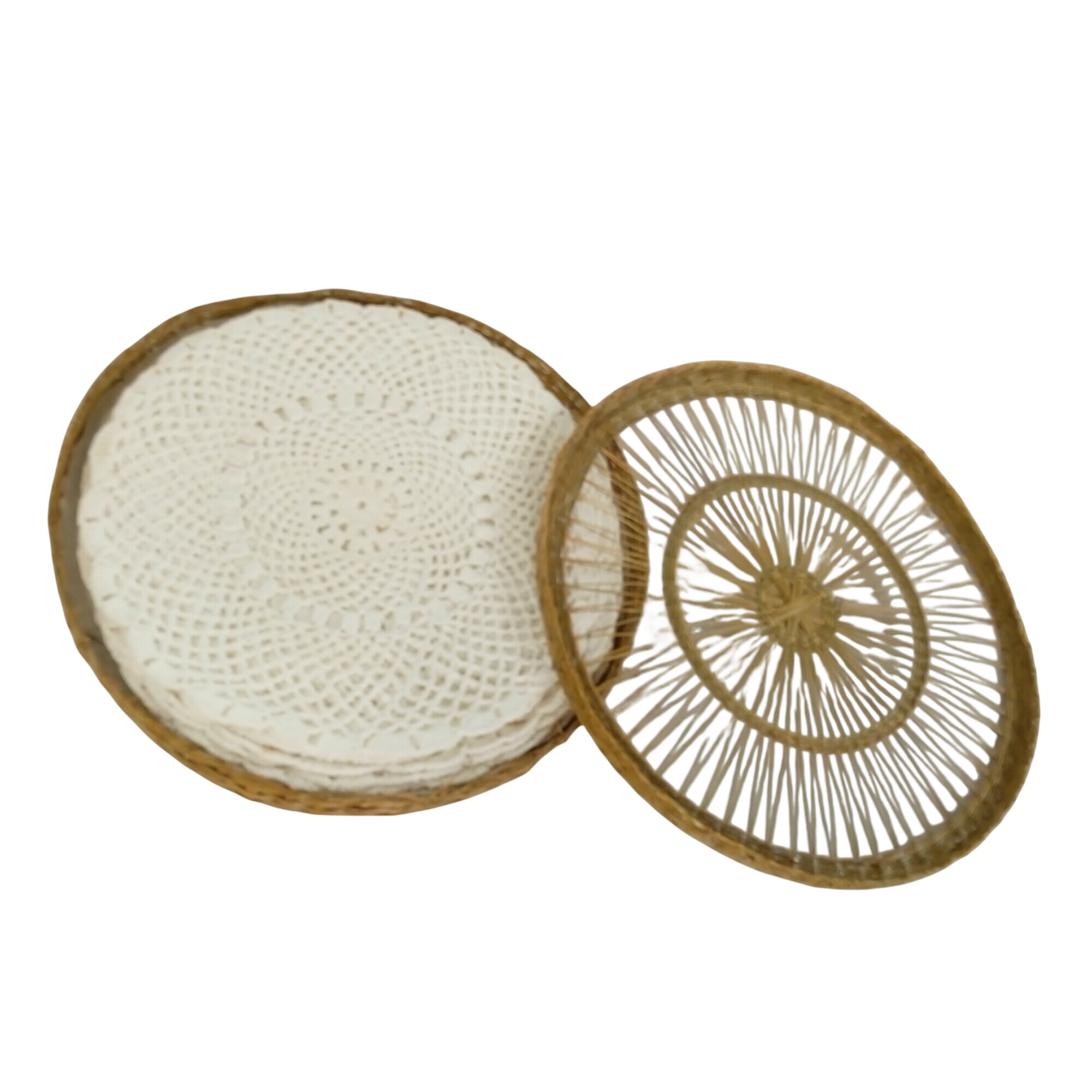Lot de 8 dessous plats en coton blanc dans une jolie boite en osier années 60 Très bon état - 22,40 € Lot de 8 dessous plats en coton blanc dans une jolie boite en osier années 60 Très bon état reconditionné disponible sur Label Emmaüs