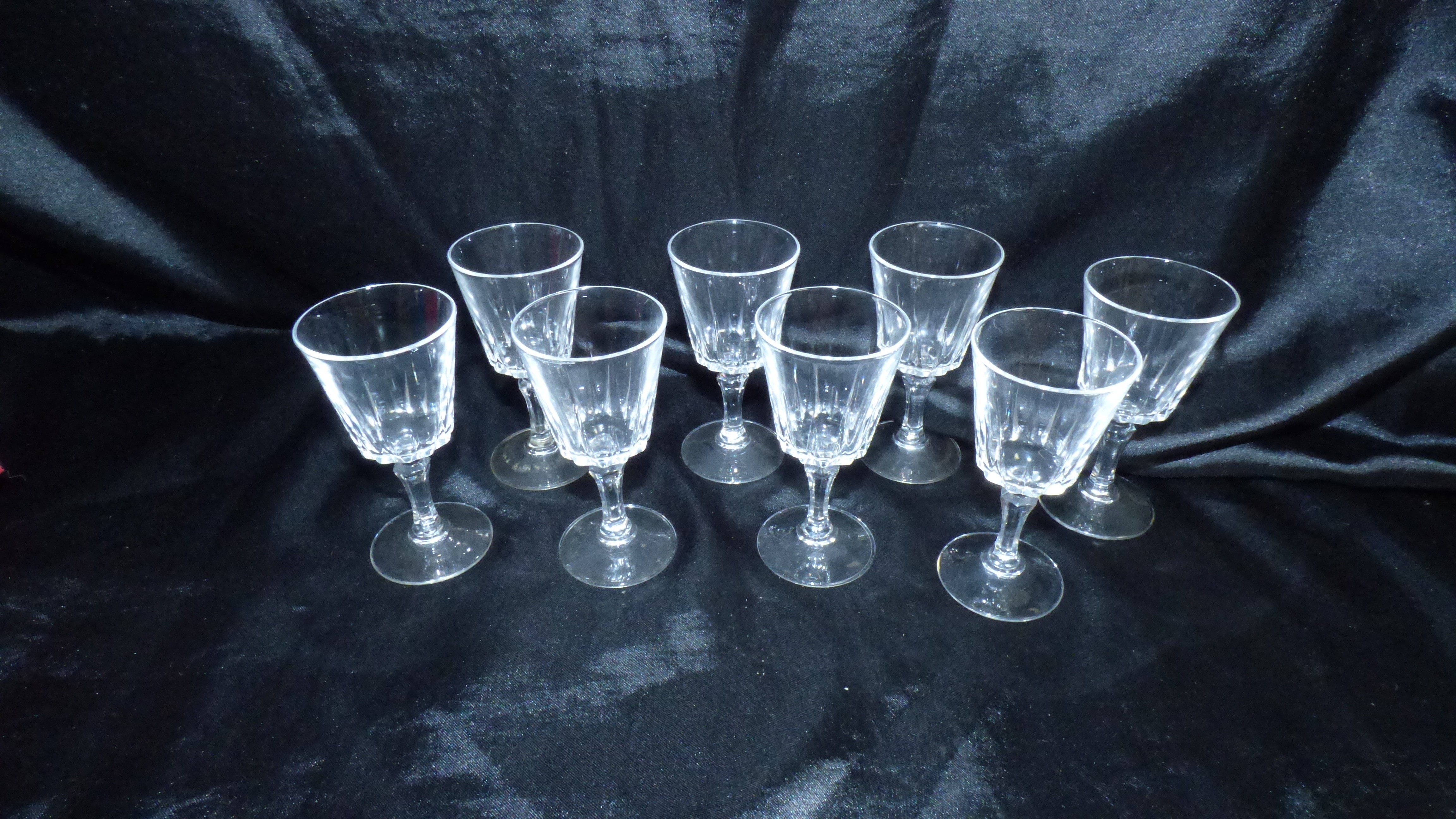 Lot de 8 verres à liqueur en cristal Très bon état - alternatives disponibles sur Dero Lot de 8 verres à liqueur en cristal Très bon état reconditionné (offre indisponible)