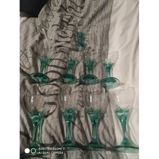 Lot De 9 Verres À Vin Vintage Pied "Tulipe" Vert Émeraude Bon état reconditionné disponible sur Rakuten