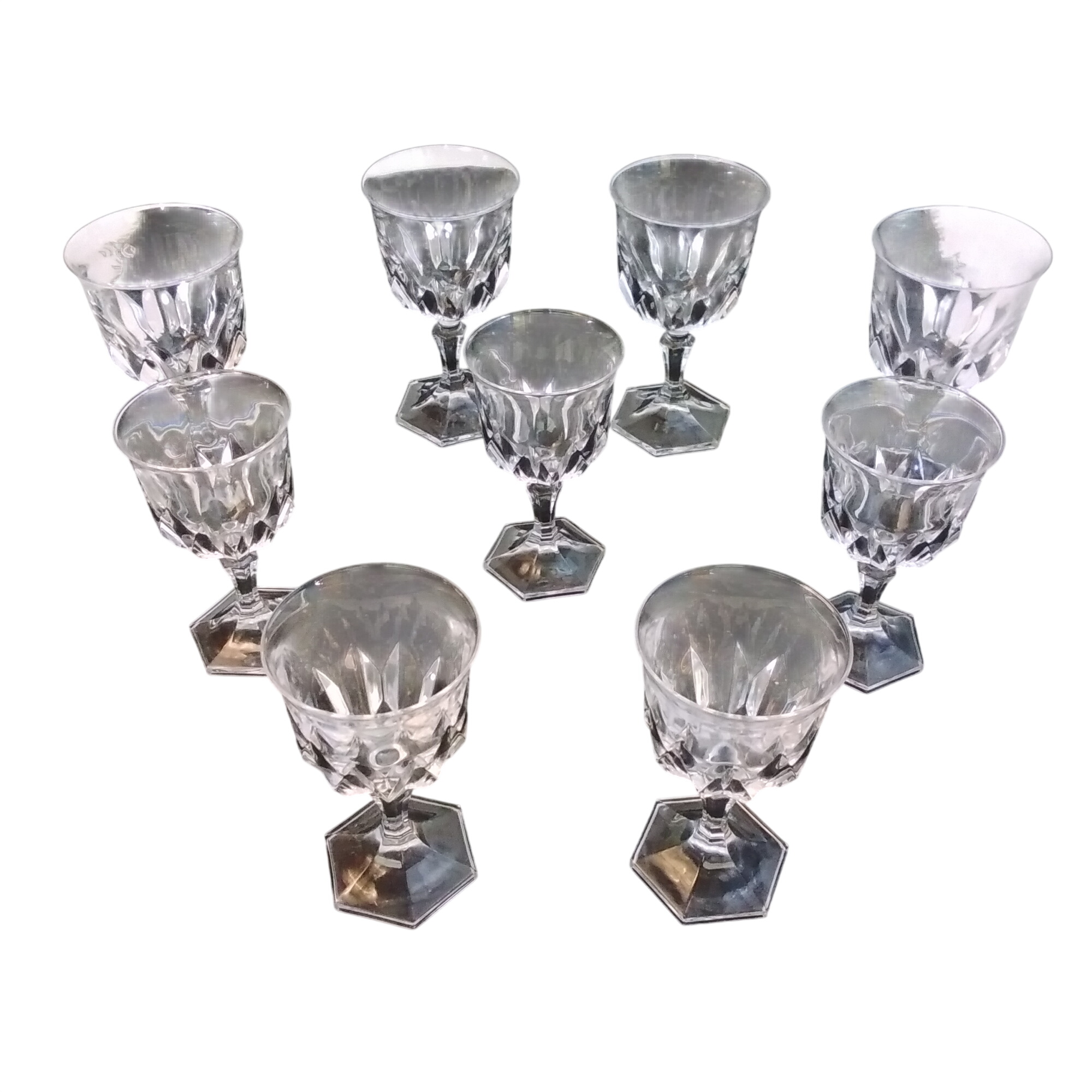 Lot de 9 verres en cristal d'Arques Bon état - 24,00 € Lot de 9 verres en cristal d'Arques Bon état reconditionné disponible sur Label Emmaüs