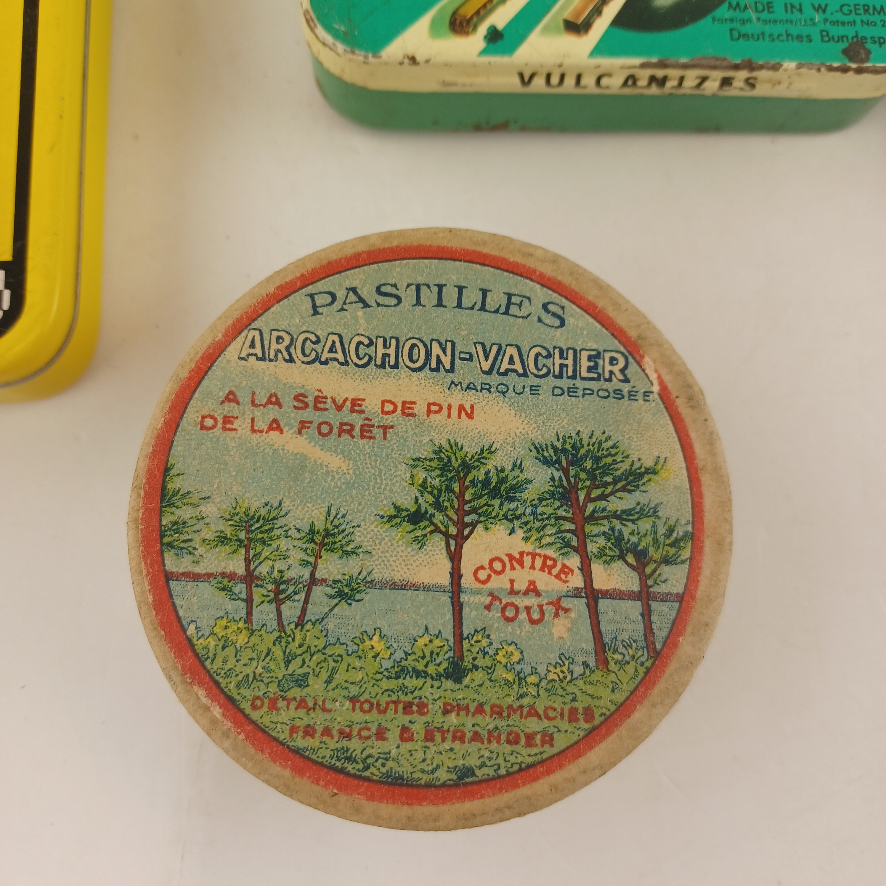 Voir photo 2 de Lot de boites vintage de métal Pastilles Arcachon vacher, Réglisse Florent, Rema Tip Top, Pastilles Labrador, Pastilles Richelet, Tabatière Taxi Trans America, Vistacorbol Lot de boites vintage de métal Pastilles Arcachon vacher, Réglisse Florent, Rema Tip Top, Pastilles Labrador, Pastilles Richelet, Tabatière Taxi Trans America, Vistacorbol Très bon état reconditionné photo 2