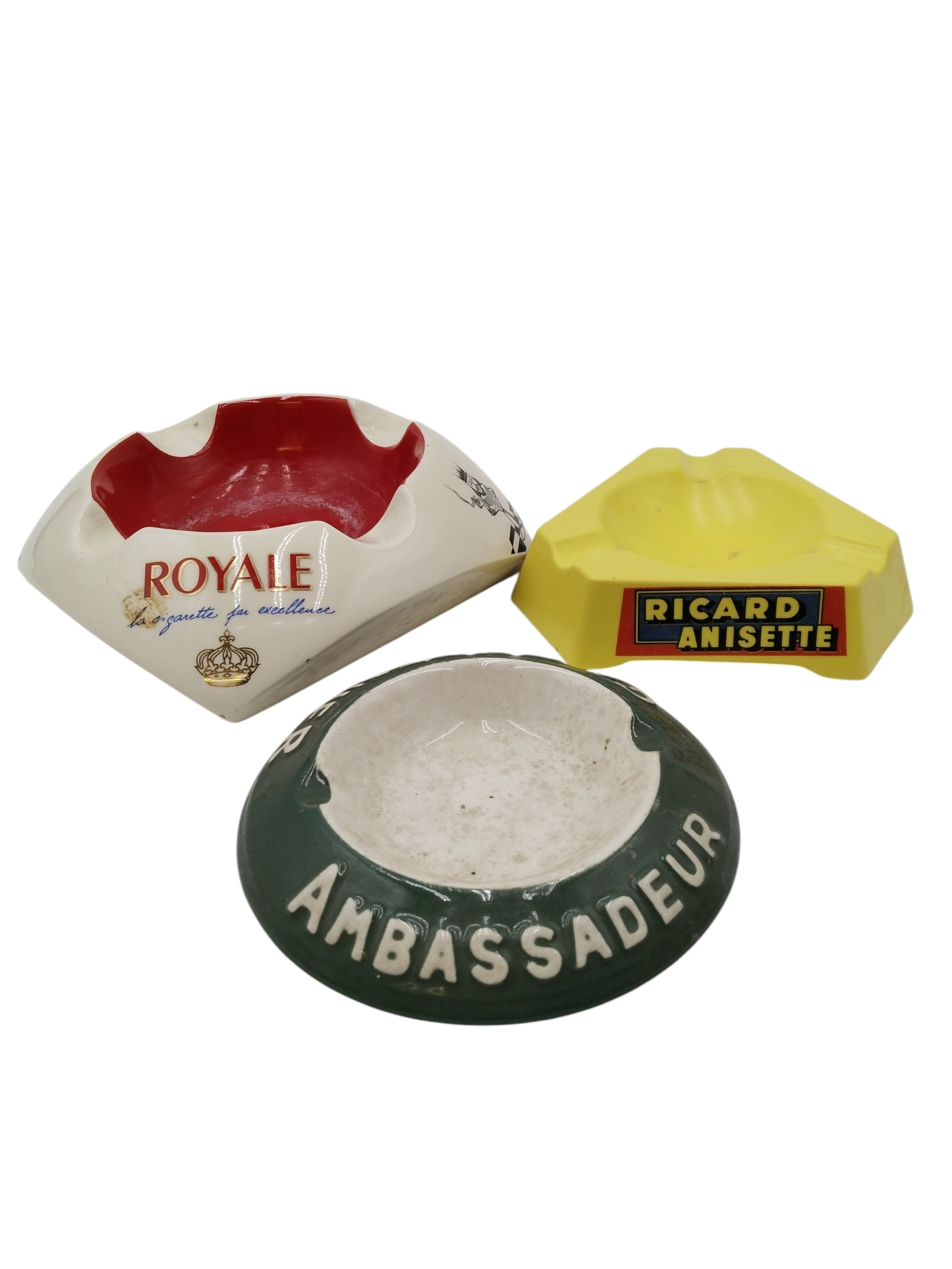 Acheter Lot de Cendrier, Royale, Ricard, Ambassadeur État correct - 27,00 € Lot de Cendrier, Royale, Ricard, Ambassadeur État correct reconditionné disponible sur Label Emmaüs