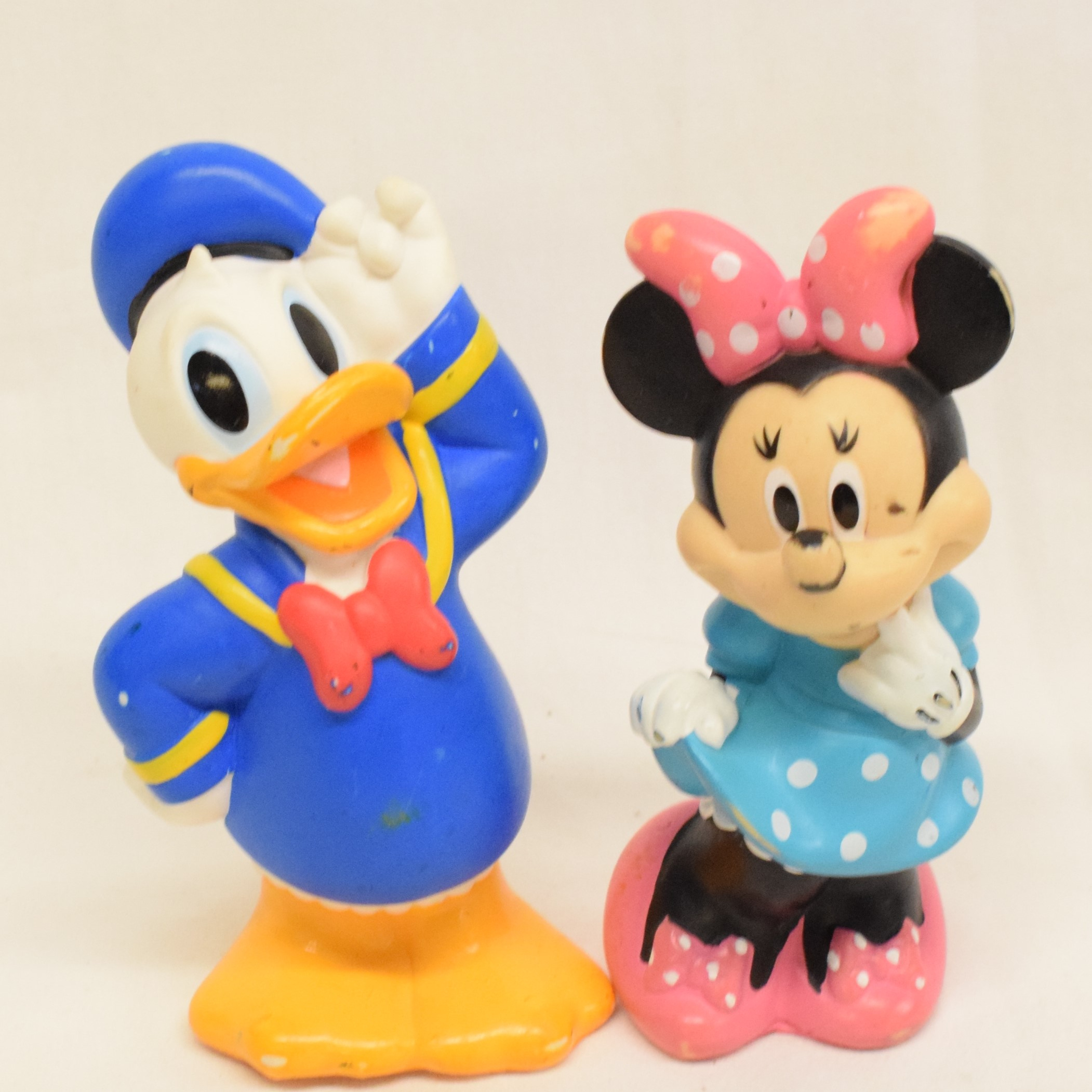 Voir photo 2 de Lot de cinq figurines de 13 cm de l'univers Disney Lot de cinq figurines de 13 cm de l'univers Disney État correct reconditionné photo 2