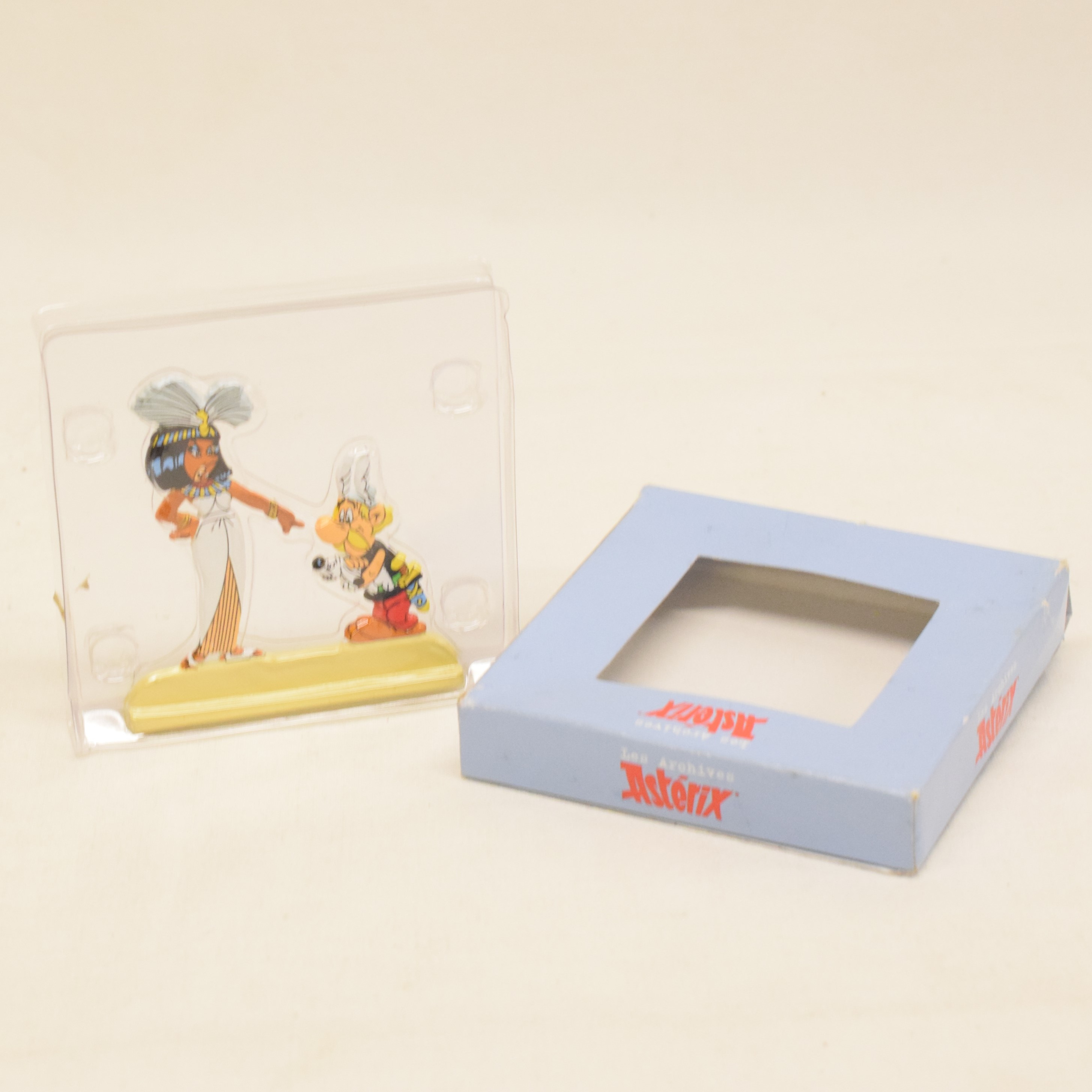 Voir photo 5 de Lot de cinq produits dérivés de la série Astérix Lot de cinq produits dérivés de la série Astérix reconditionné photo 5