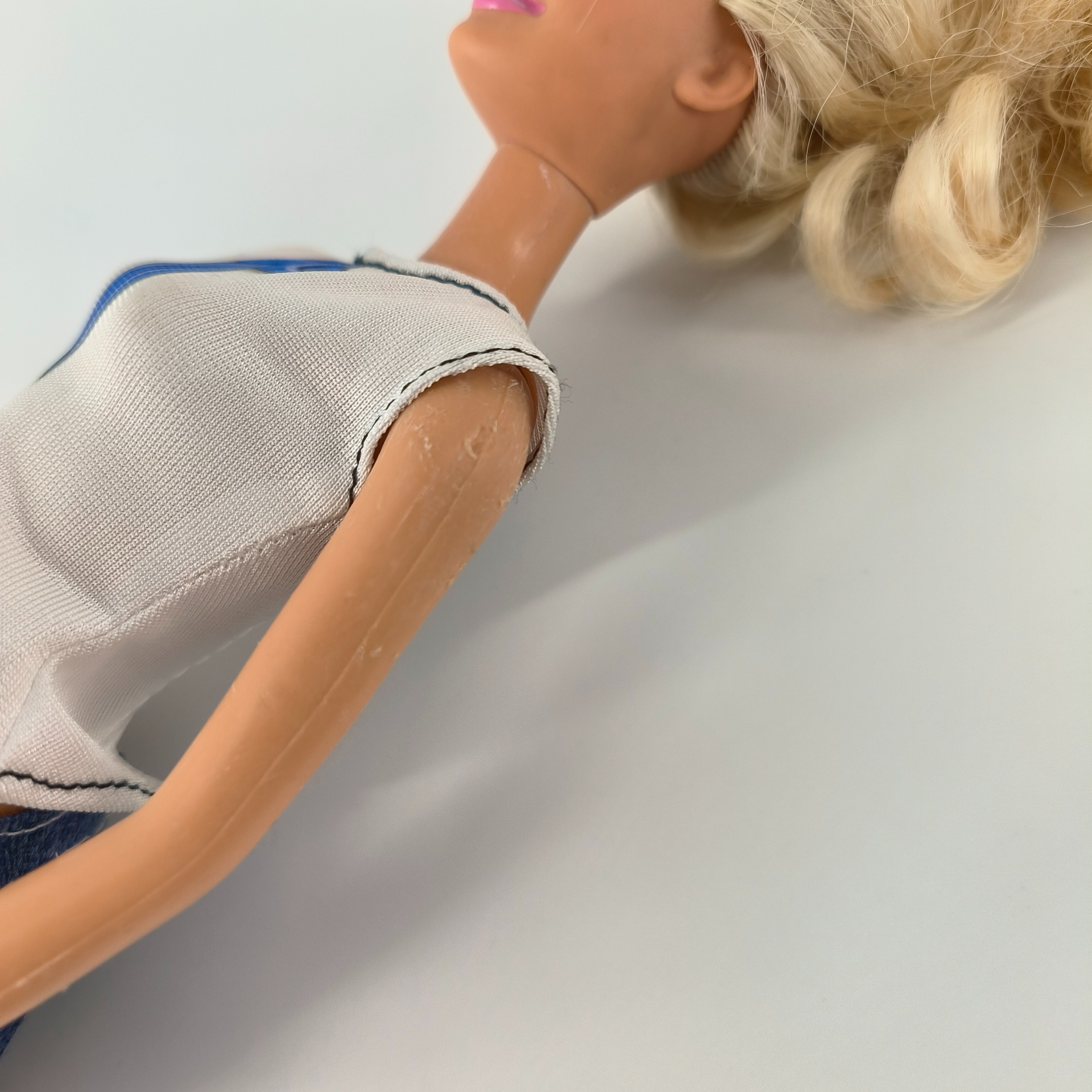 Voir photo 6 de Lot de deux Barbies-Mattel- à partir de 4 ans Lot de deux Barbies-Mattel- à partir de 4 ans Bon état reconditionné photo 6