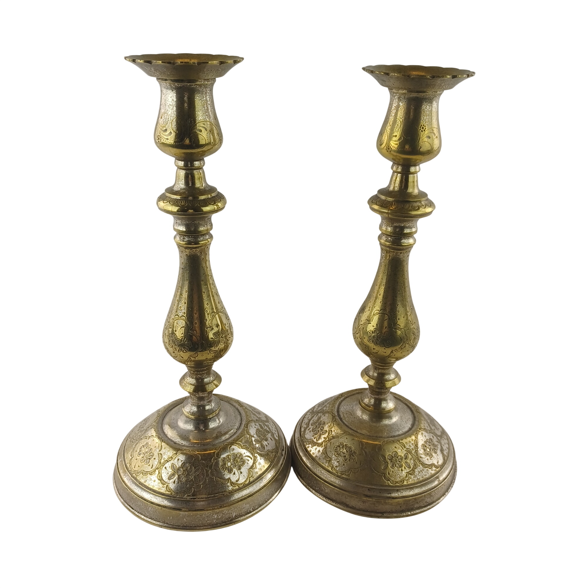 Lot de deux bougeoirs de 26 cm Très bon état - 10,00 € Lot de deux bougeoirs de 26 cm Très bon état reconditionné disponible sur Label Emmaüs
