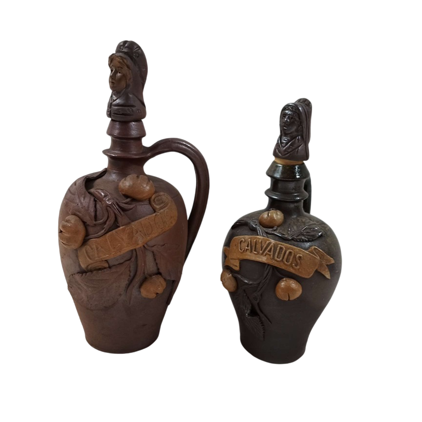 Lot de deux carafes Calvados vintage Très bon état - alternatives disponibles sur Dero Lot de deux carafes Calvados vintage Très bon état reconditionné (offre indisponible)