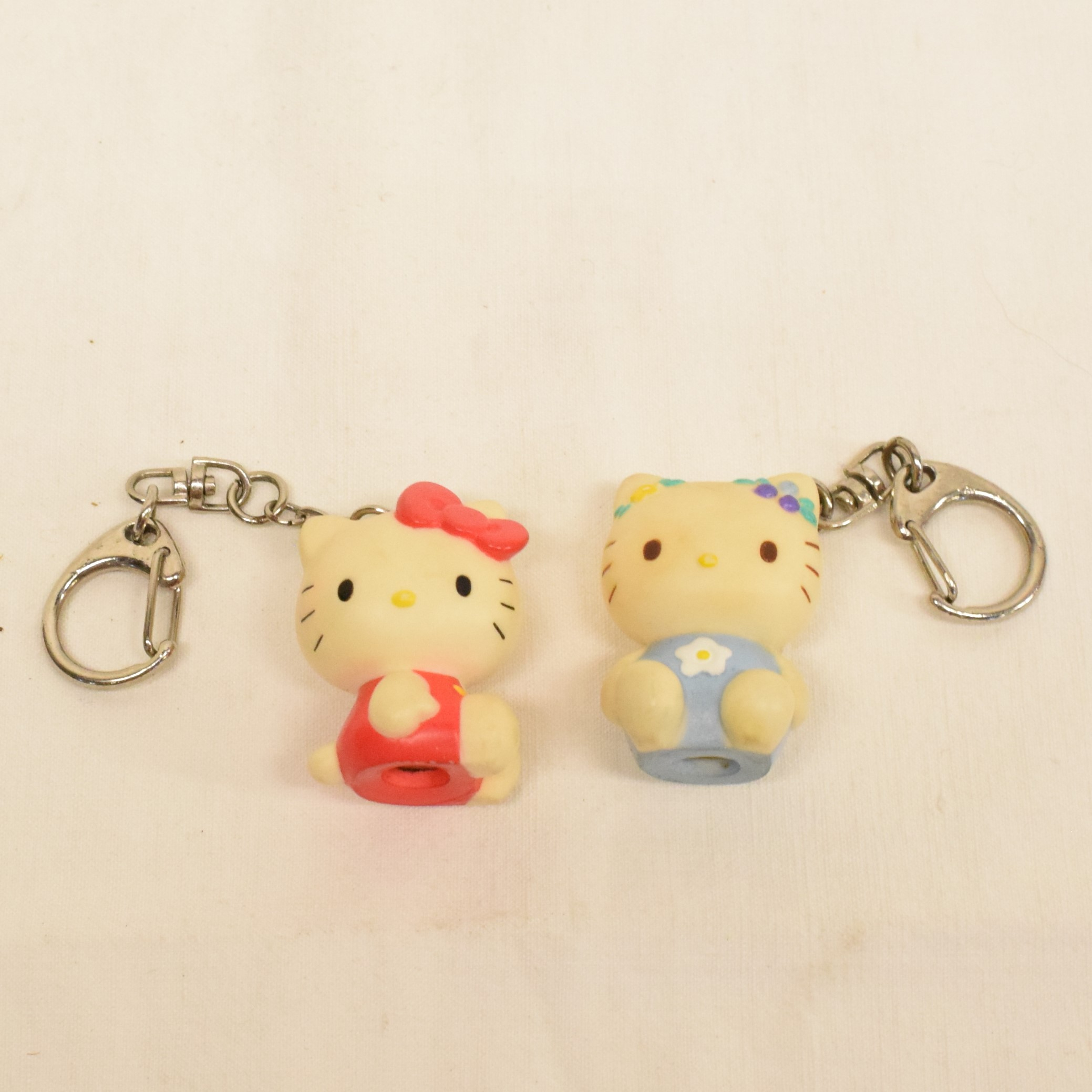 Voir photo 5 de Lot de deux figurines Hello Kitty mac DO 2014 et deux portes-clés par SANRIO 76,04 Lot de deux figurines Hello Kitty mac DO 2014 et deux portes-clés par SANRIO 76,04 État correct reconditionné photo 5