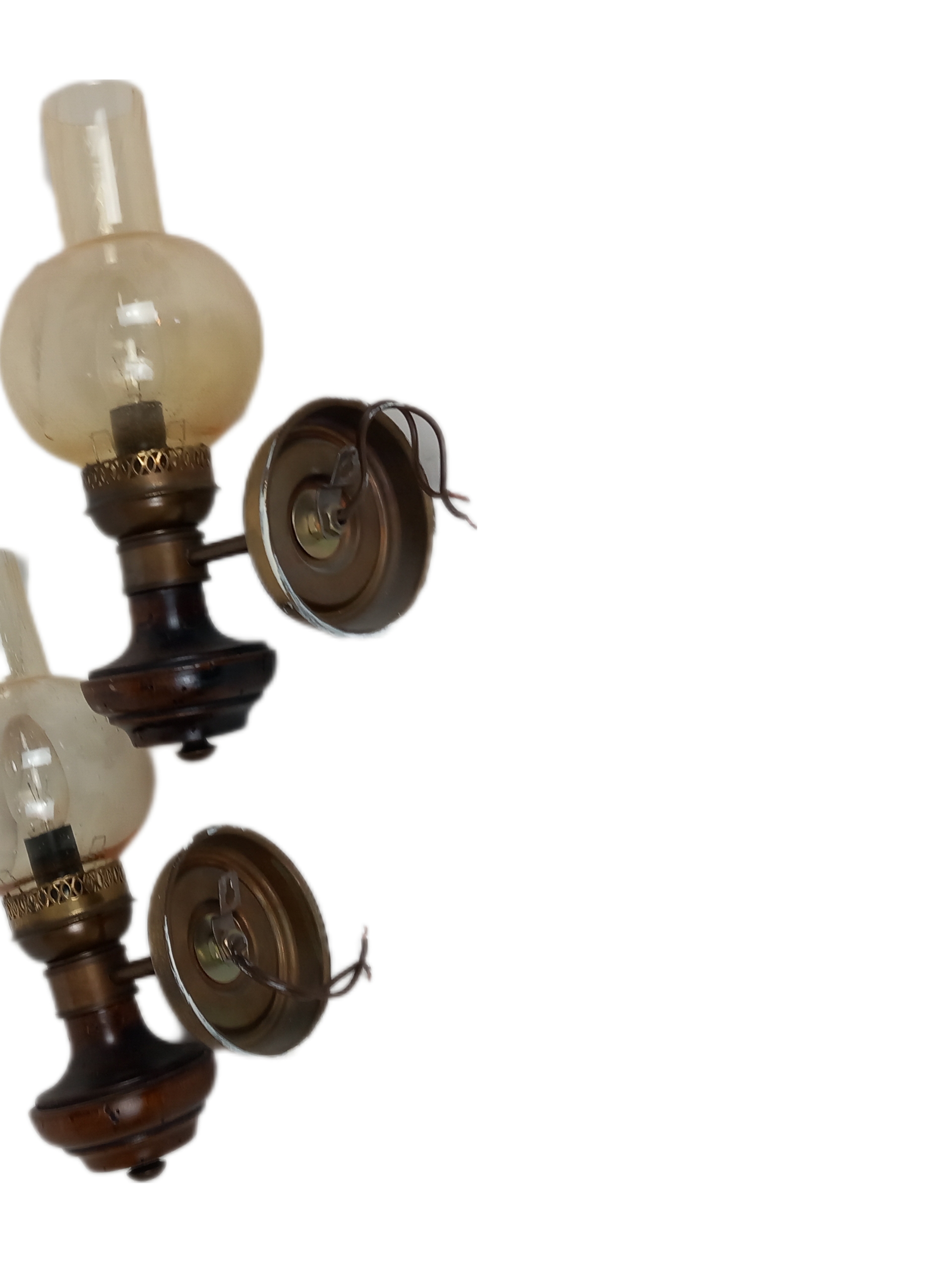 Voir photo 10 de Lot De Deux Lustre Vintage Avec Boule En Verre Et Bois Lot De Deux Lustre Vintage Avec Boule En Verre Et Bois Très bon état reconditionné photo 10