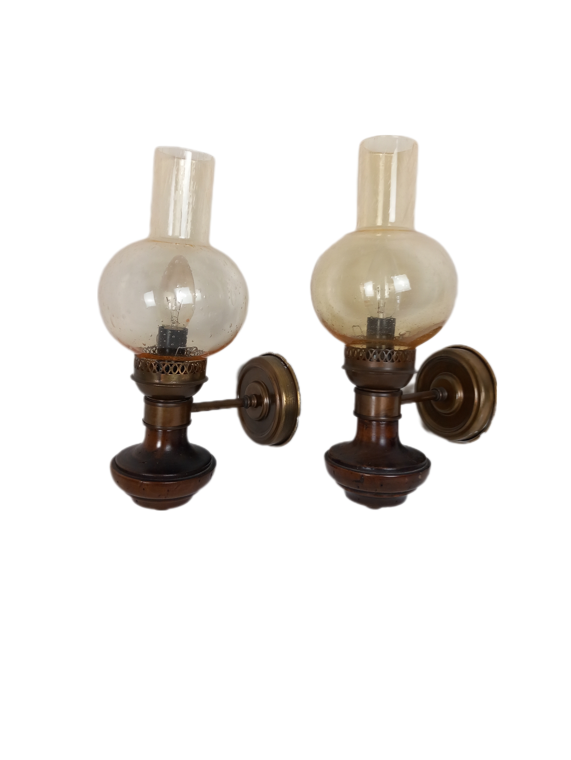 Voir photo 2 de Lot De Deux Lustre Vintage Avec Boule En Verre Et Bois Lot De Deux Lustre Vintage Avec Boule En Verre Et Bois Très bon état reconditionné photo 2