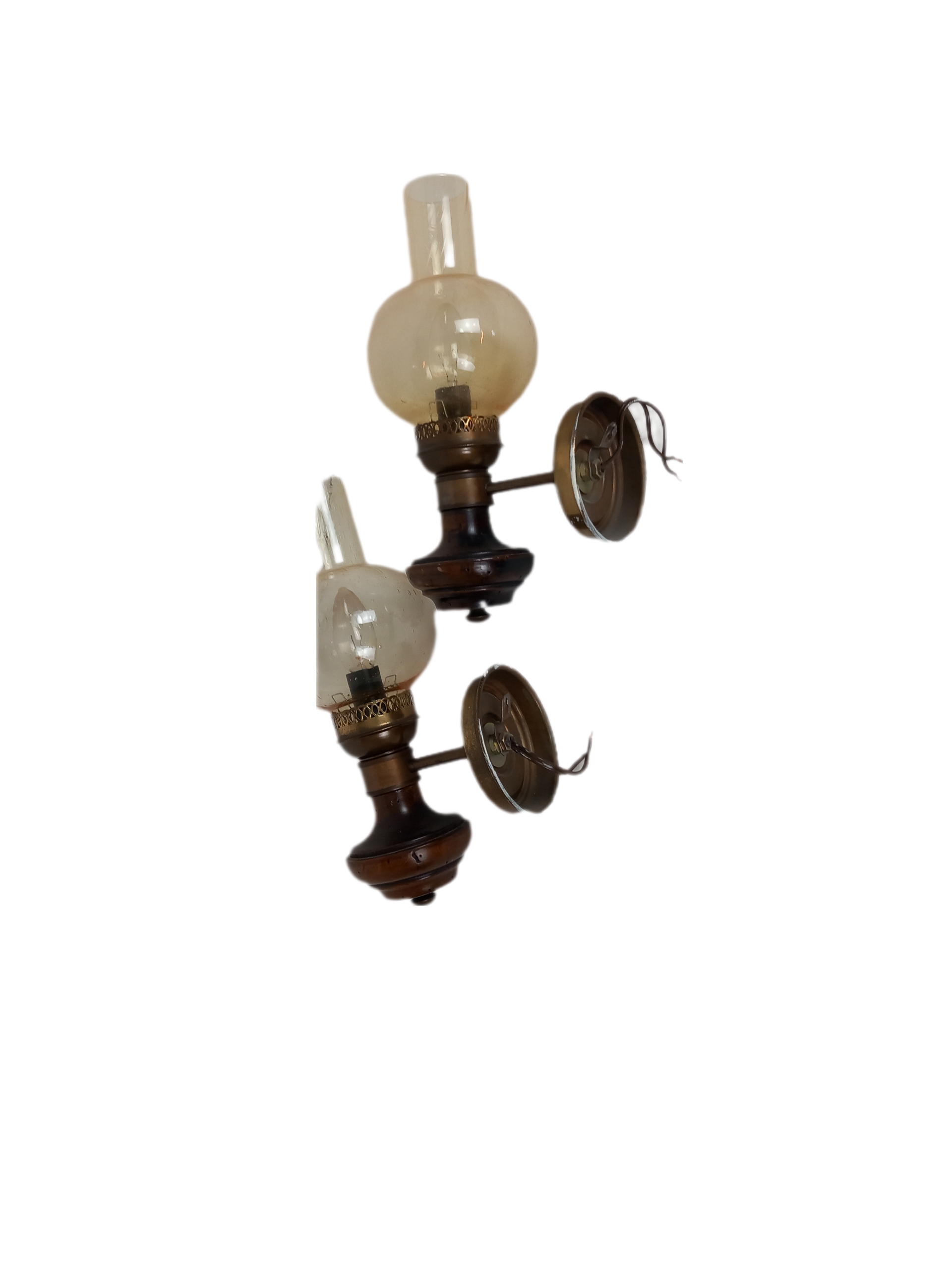 Voir photo 4 de Lot De Deux Lustre Vintage Avec Boule En Verre Et Bois Lot De Deux Lustre Vintage Avec Boule En Verre Et Bois Très bon état reconditionné photo 4