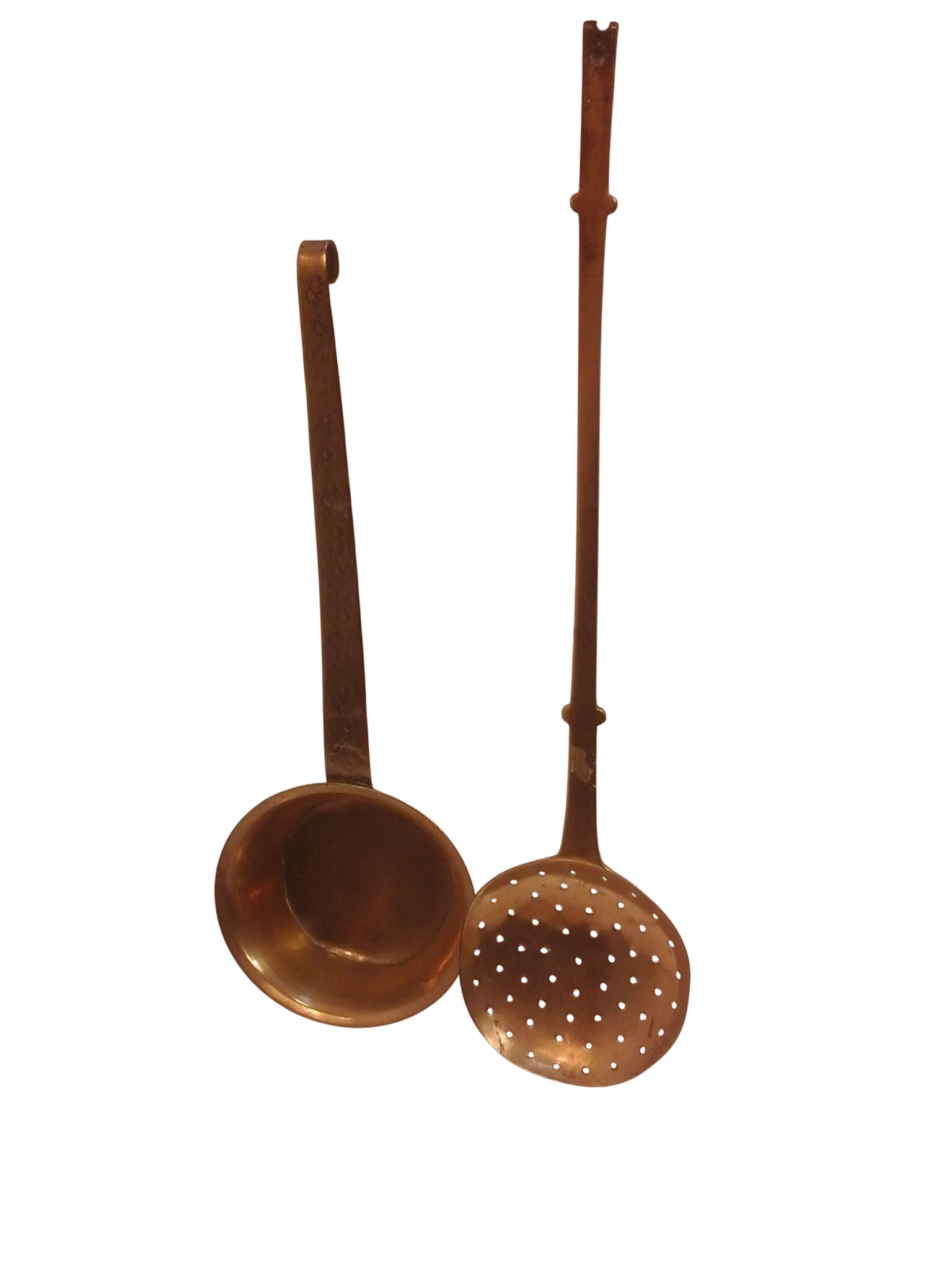Lot de deux paires Ancienne Grande Louche et Écumoire en cuivre et fer forgé État correct - 35,00 € Lot de deux paires Ancienne Grande Louche et Écumoire en cuivre et fer forgé État correct reconditionné disponible sur Label Emmaüs