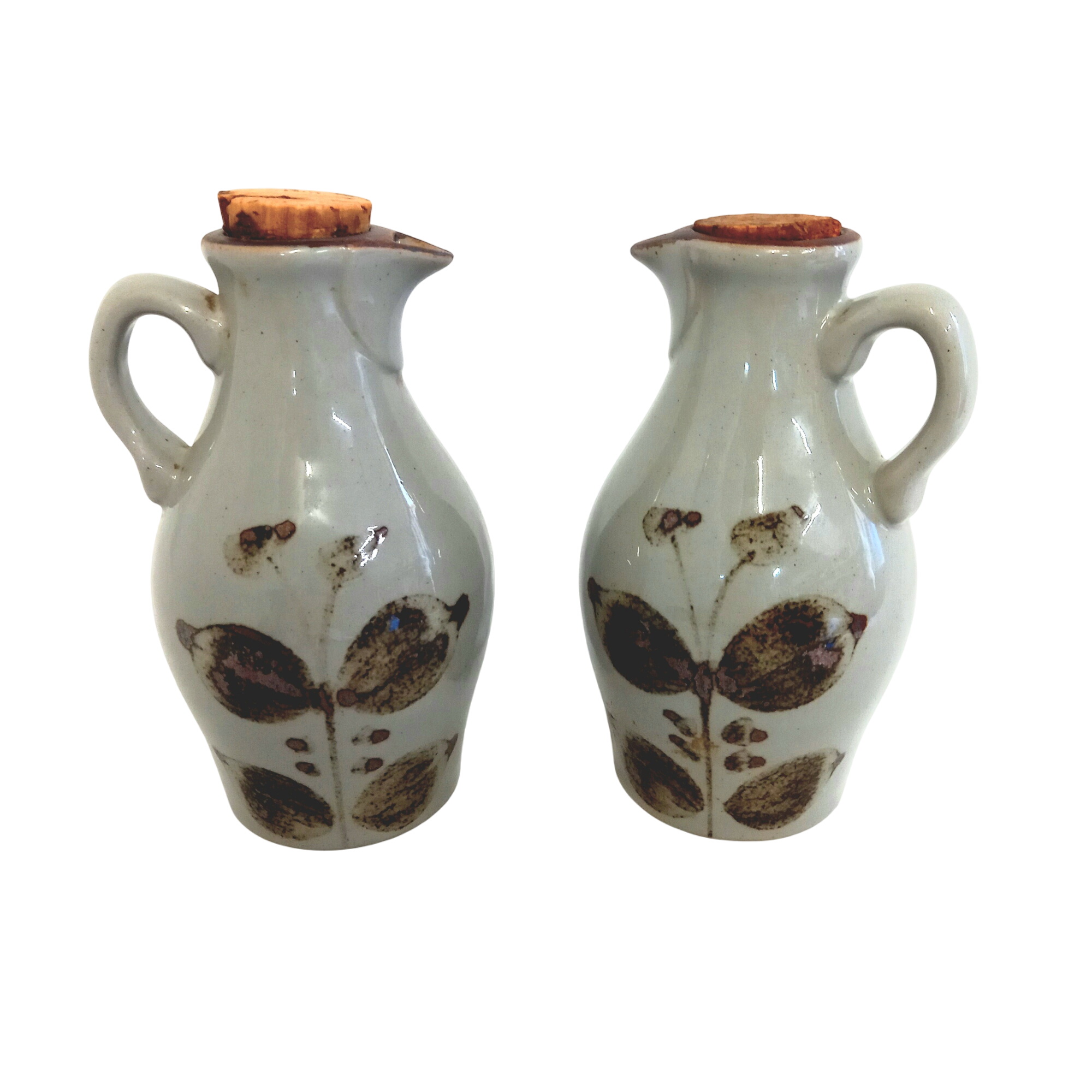 Lot de deux pichets ancien, en grès verni, estampillés véritable grès de France Très bon état - 21,00 € Lot de deux pichets ancien, en grès verni, estampillés véritable grès de France Très bon état reconditionné disponible sur Label Emmaüs
