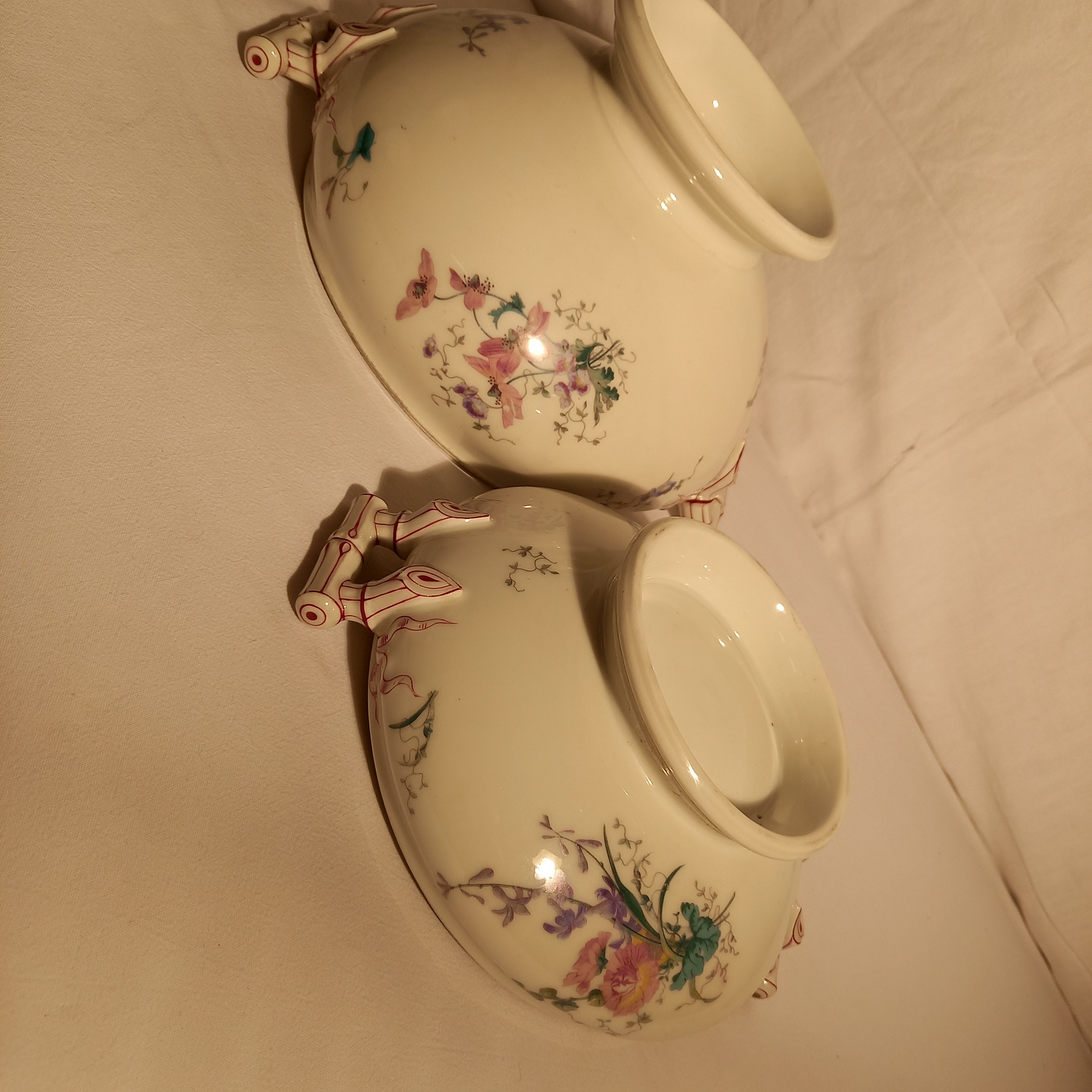 Voir photo 10 de Lot de deux soupière Vierzon France décor floral Lot de deux soupière Vierzon France décor floral Bon état reconditionné photo 10
