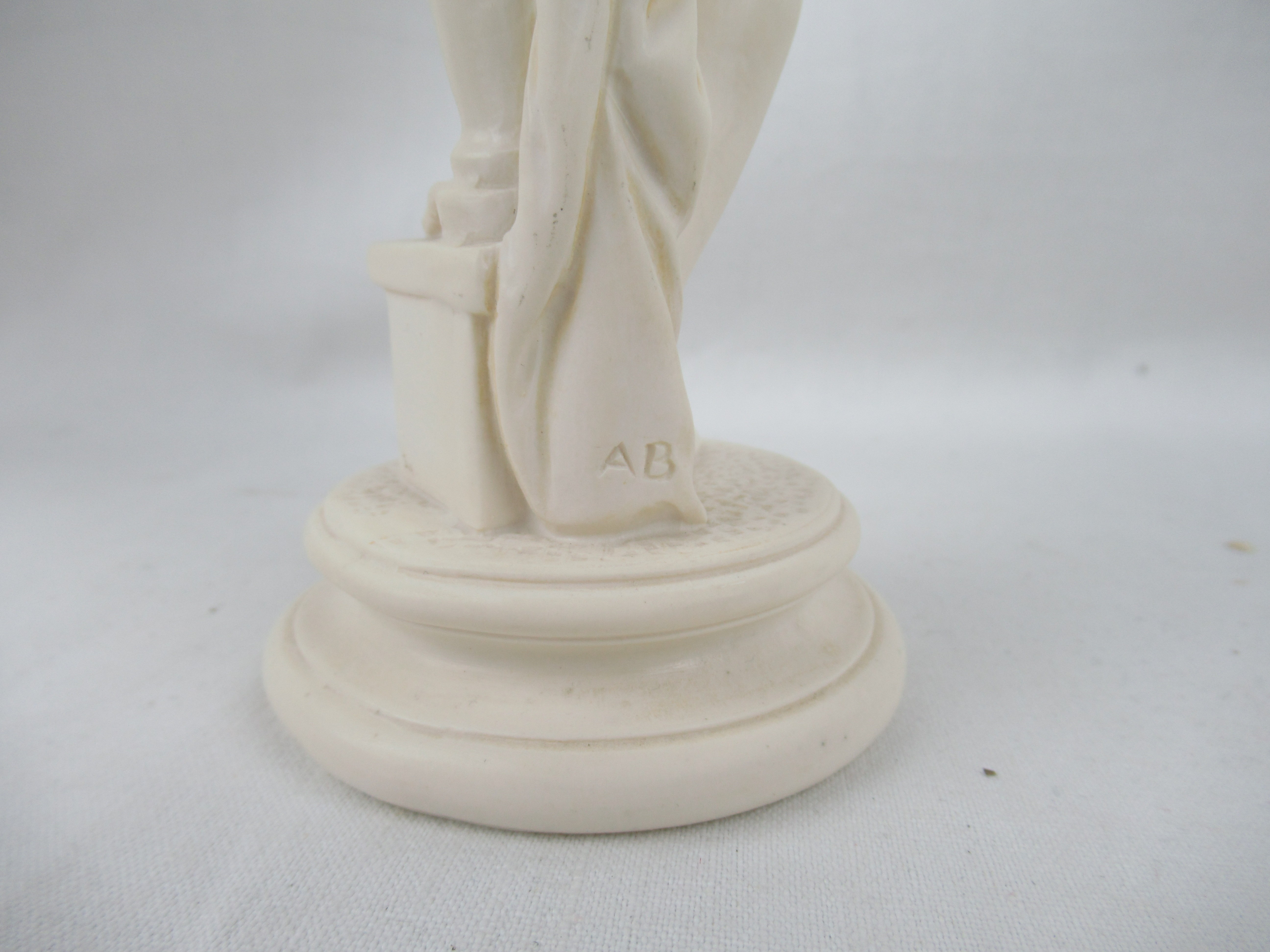 Voir photo 7 de Lot de deux statues reproduction de la Vénus de Milo 24cm en très bon état Lot de deux statues reproduction de la Vénus de Milo 24cm en très bon état Très bon état reconditionné photo 7