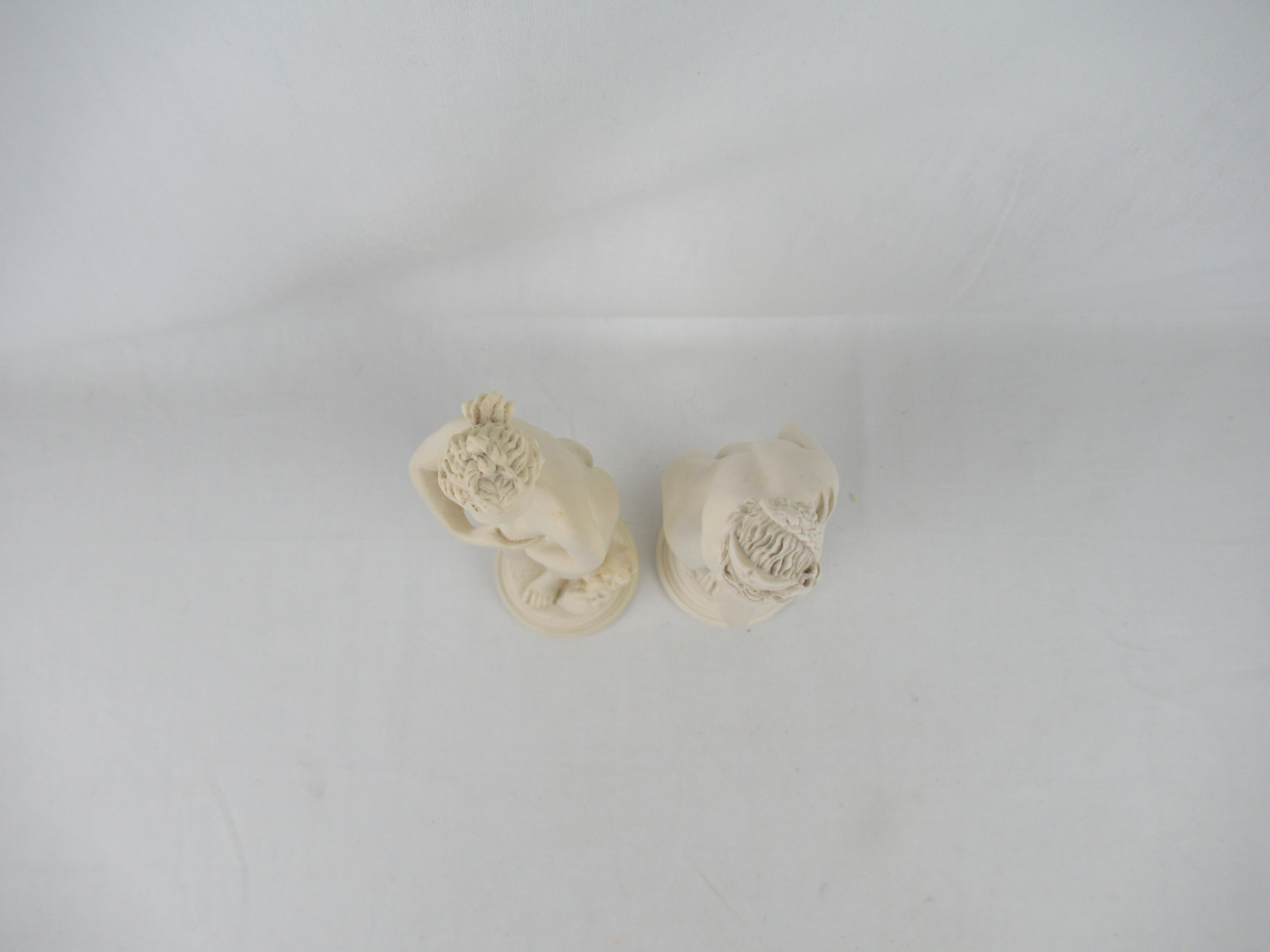Voir photo 9 de Lot de deux statues reproduction de la Vénus de Milo 24cm en très bon état Lot de deux statues reproduction de la Vénus de Milo 24cm en très bon état Très bon état reconditionné photo 9