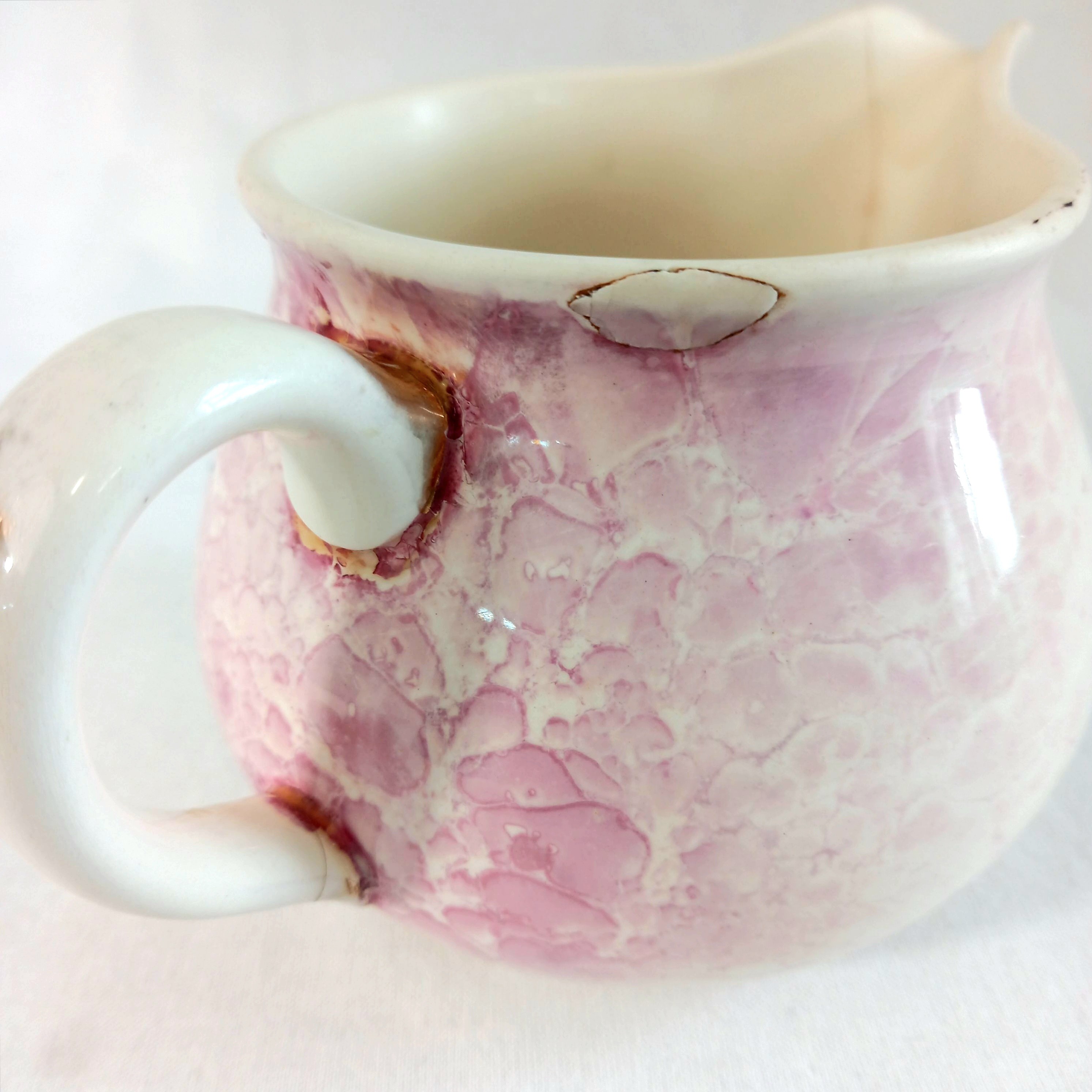 Voir photo 11 de Lot de deux tasses à thé vintage Villeroy et Boch modèle Mettlach "Toi et Moi", avec un petit pichet "Nous Deux" du même modèle non assorti Lot de deux tasses à thé vintage Villeroy et Boch modèle Mettlach "Toi et Moi", avec un petit pichet "Nous Deux" du même modèle non assorti Bon état reconditionné photo 11