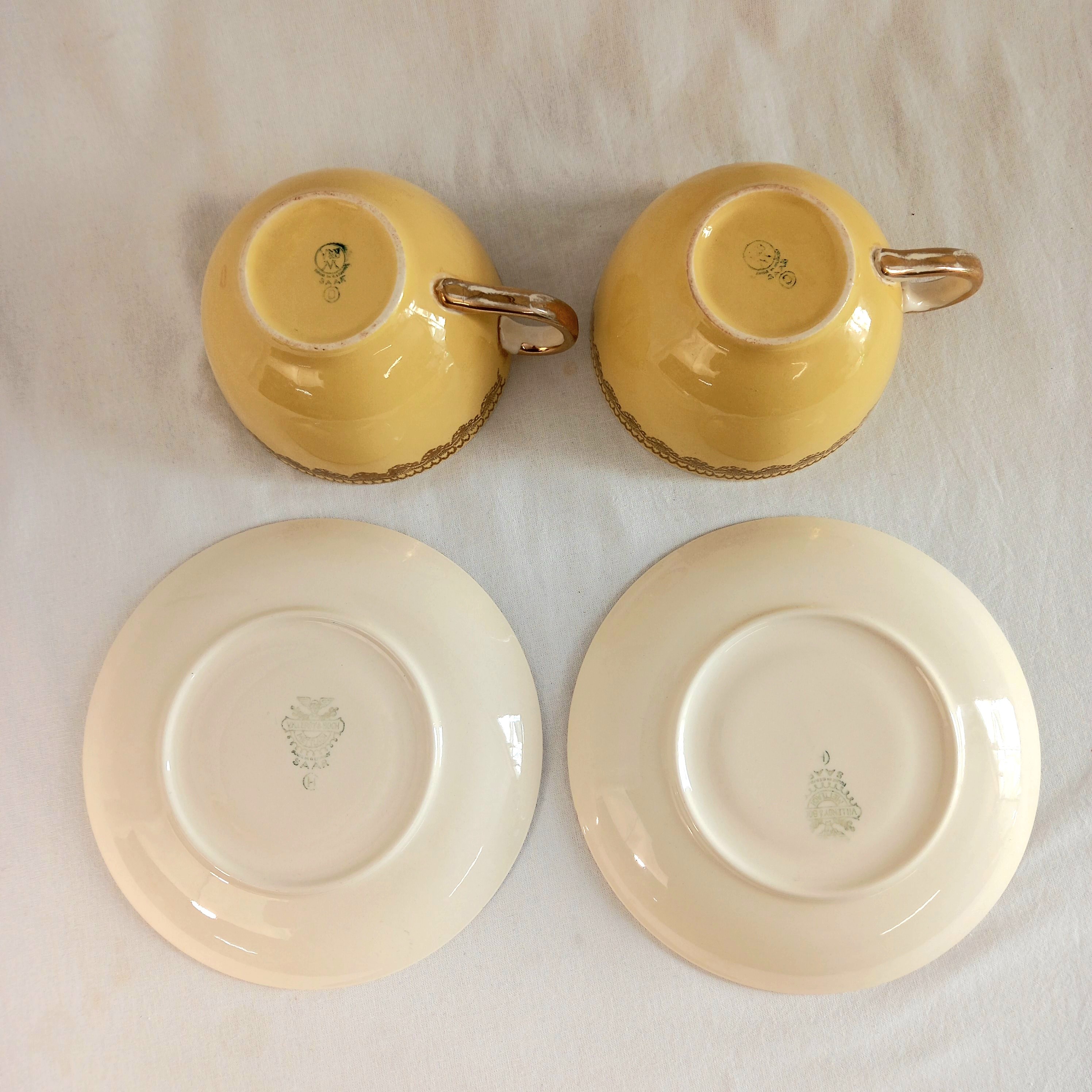 Voir photo 9 de Lot de deux tasses à thé vintage Villeroy et Boch modèle Mettlach "Toi et Moi", avec un petit pichet "Nous Deux" du même modèle non assorti Lot de deux tasses à thé vintage Villeroy et Boch modèle Mettlach "Toi et Moi", avec un petit pichet "Nous Deux" du même modèle non assorti Bon état reconditionné photo 9