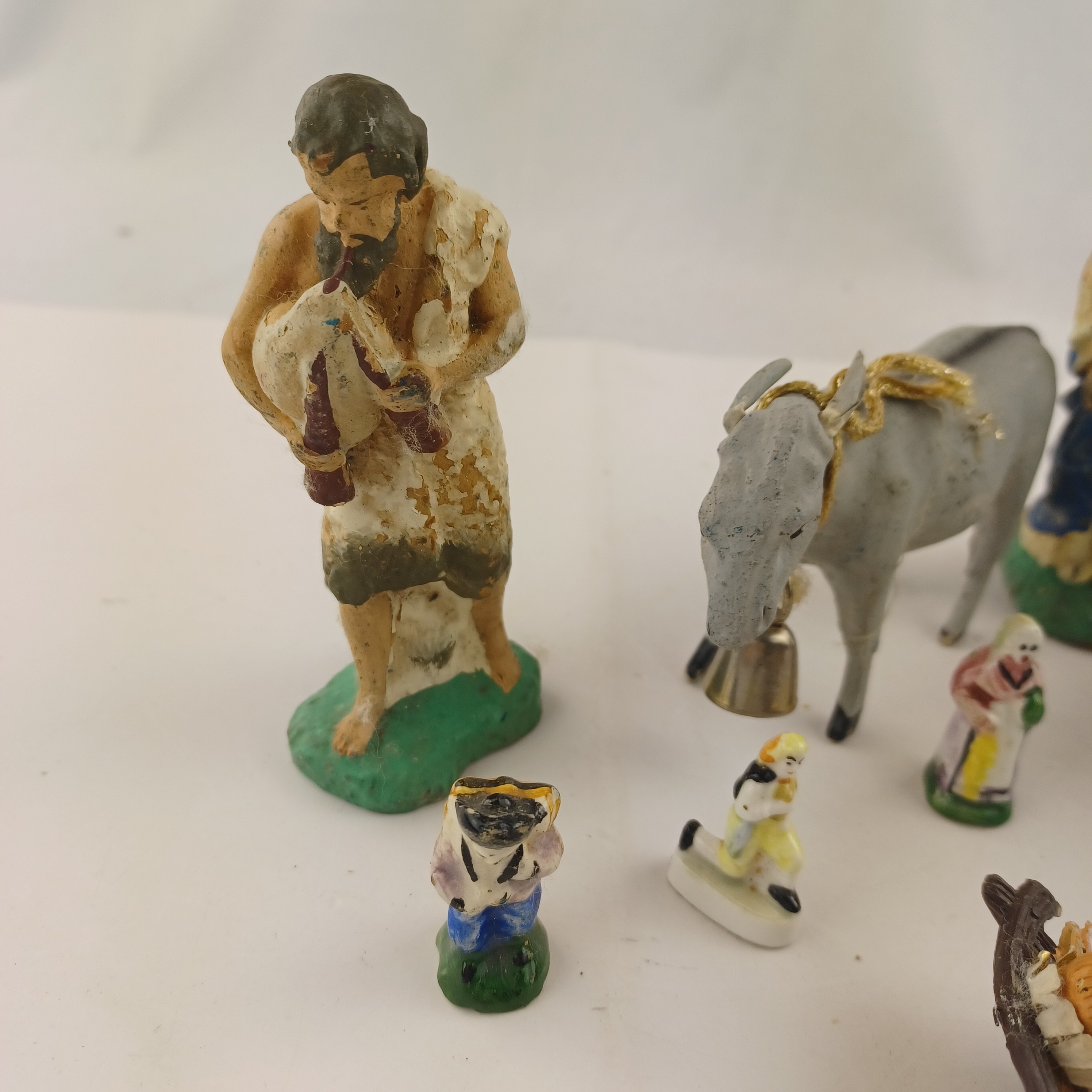 Voir photo 2 de Lot de figurines pour crèche Lot de figurines pour crèche Très bon état reconditionné photo 2