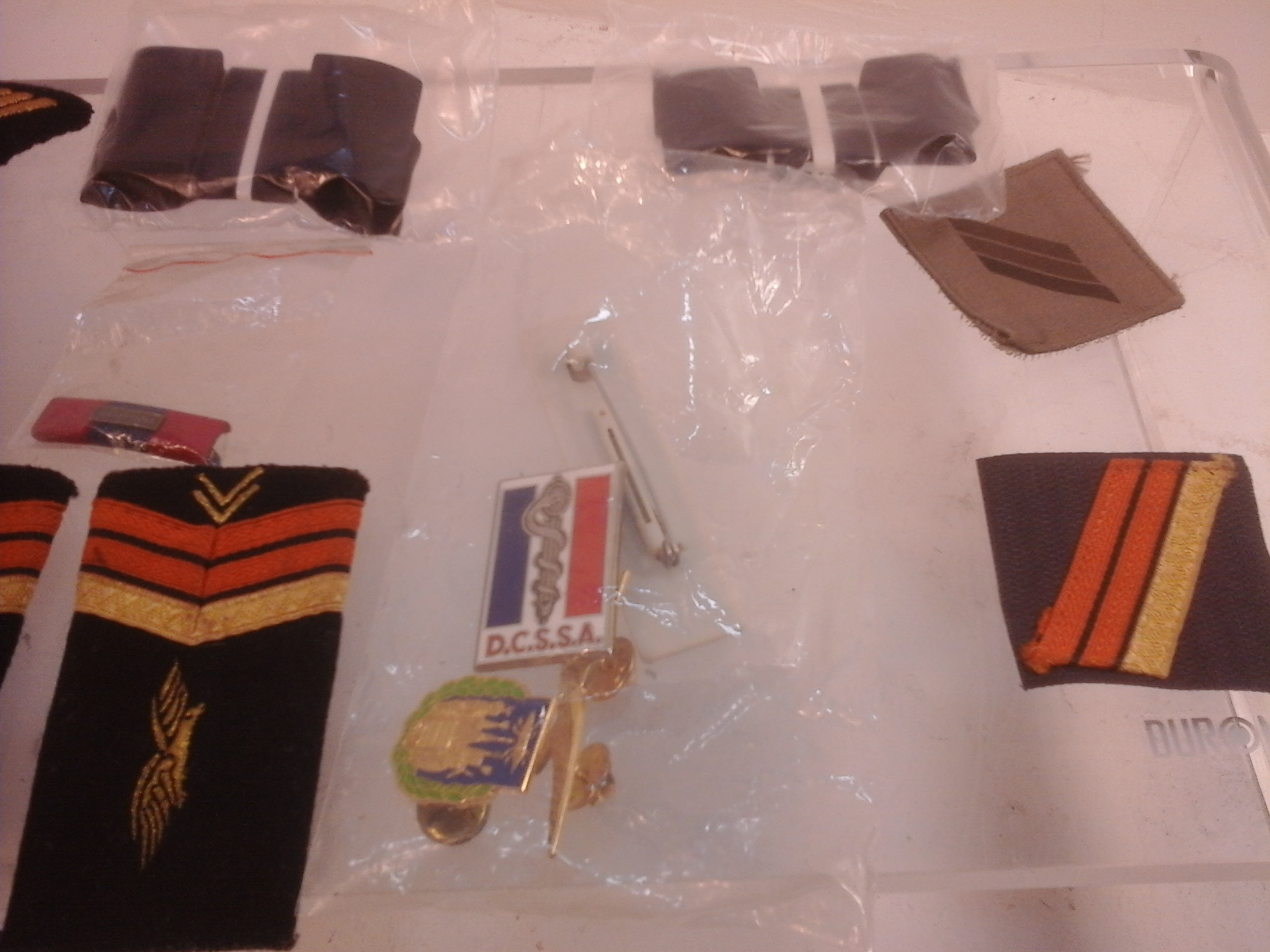 Voir photo 3 de Lot de fourreaux d'épaule insignes militaire Lot de fourreaux d'épaule insignes militaire Bon état reconditionné photo 3