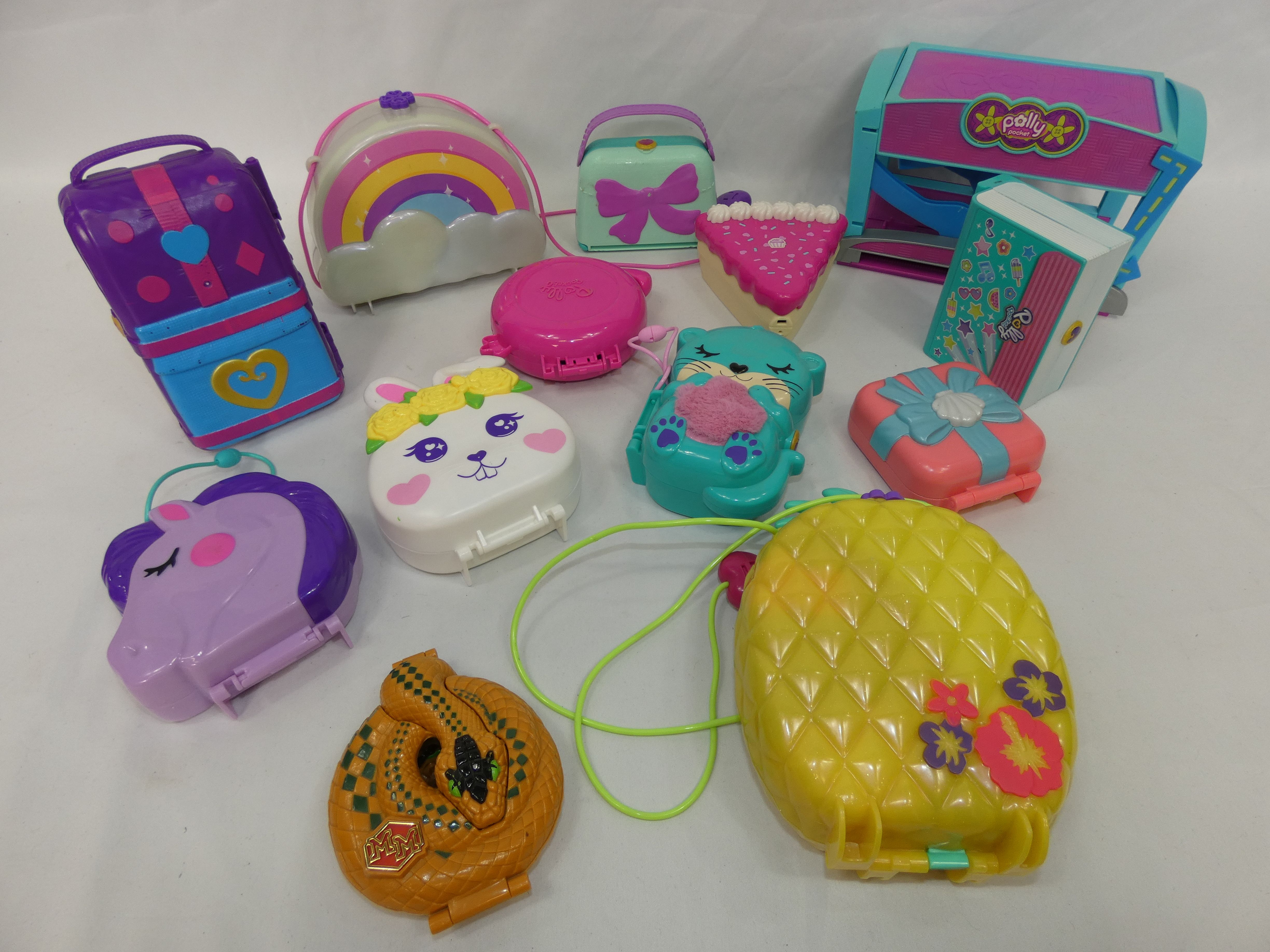 Voir photo 4 de Lot de jouets Polly Pocket vendu en l'état en vrac de modèles et d'époques différentes 9 Kg Lot de jouets Polly Pocket vendu en l'état en vrac de modèles et d'époques différentes 9 Kg Bon état reconditionné photo 4