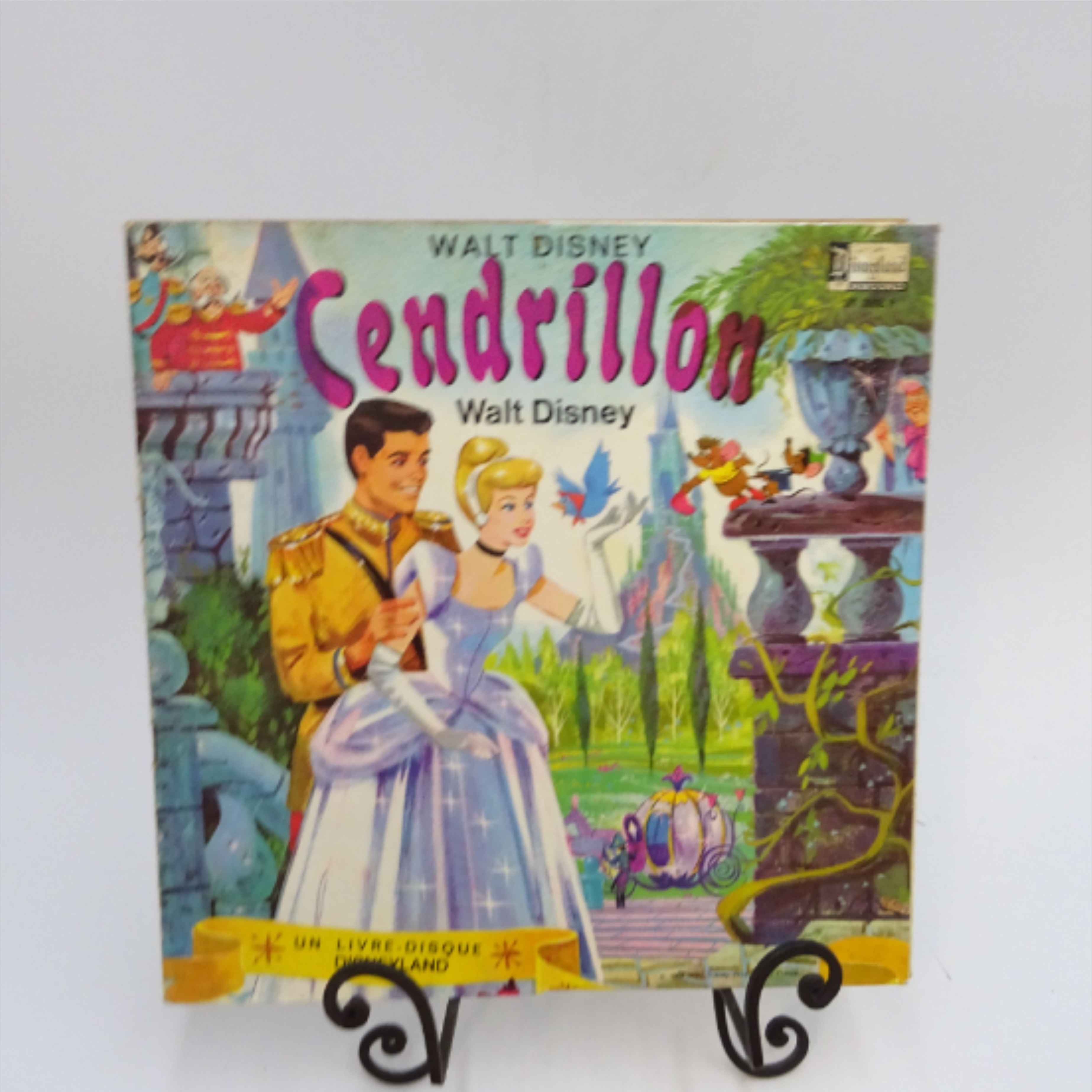Voir photo 3 de Lot de livre vinyle Walt Disney de 1969 " Cendrillon et Pinocchio" Lot de livre vinyle Walt Disney de 1969 " Cendrillon et Pinocchio" Bon état reconditionné photo 3