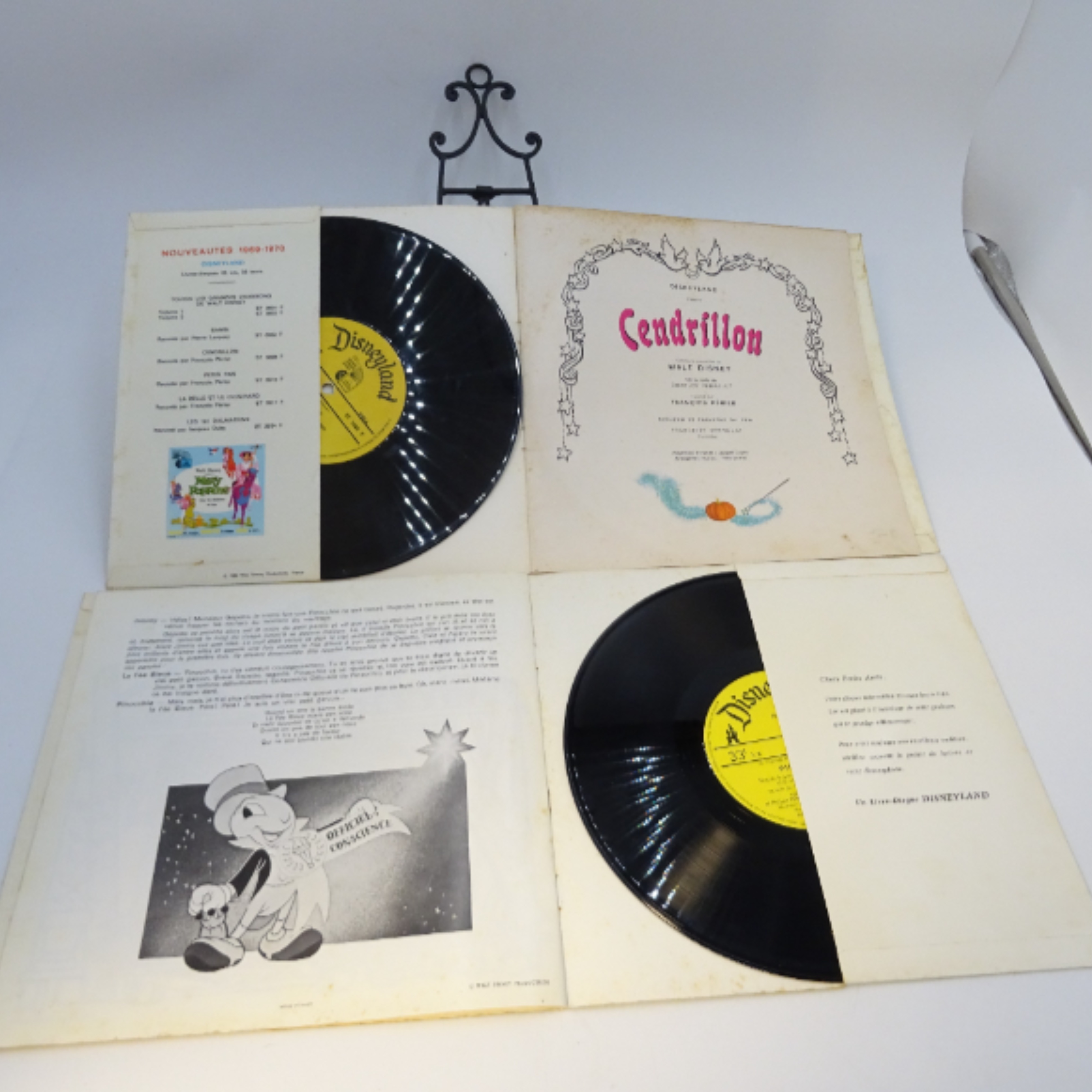 Voir photo 5 de Lot de livre vinyle Walt Disney de 1969 " Cendrillon et Pinocchio" Lot de livre vinyle Walt Disney de 1969 " Cendrillon et Pinocchio" Bon état reconditionné photo 5
