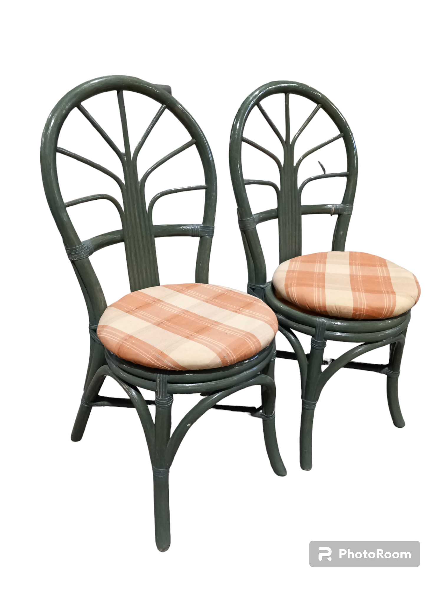 Lot De Paire Chaise Vintage En Rotin Avec Dossier Arrondi Très bon état - 299,00 € Lot De Paire Chaise Vintage En Rotin Avec Dossier Arrondi Très bon état reconditionné disponible sur Label Emmaüs