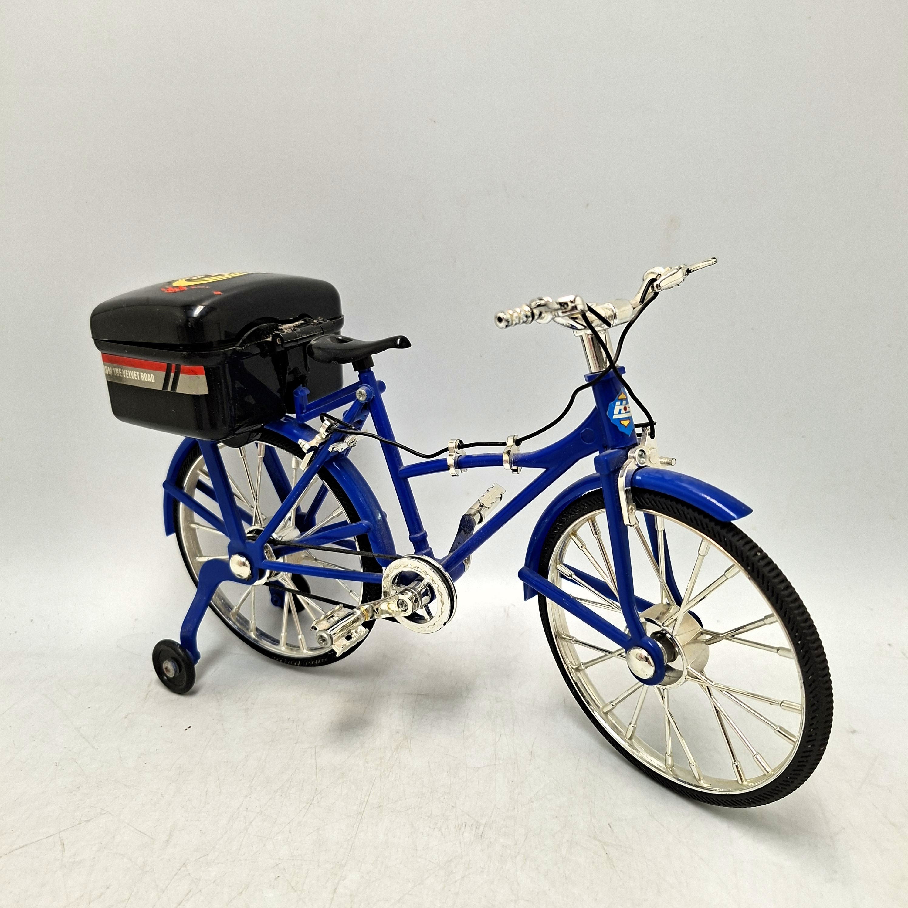 Voir photo 3 de LOT de quatre vélos miniatures. Pour collectionneurs LOT de quatre vélos miniatures. Pour collectionneurs Très bon état reconditionné photo 3