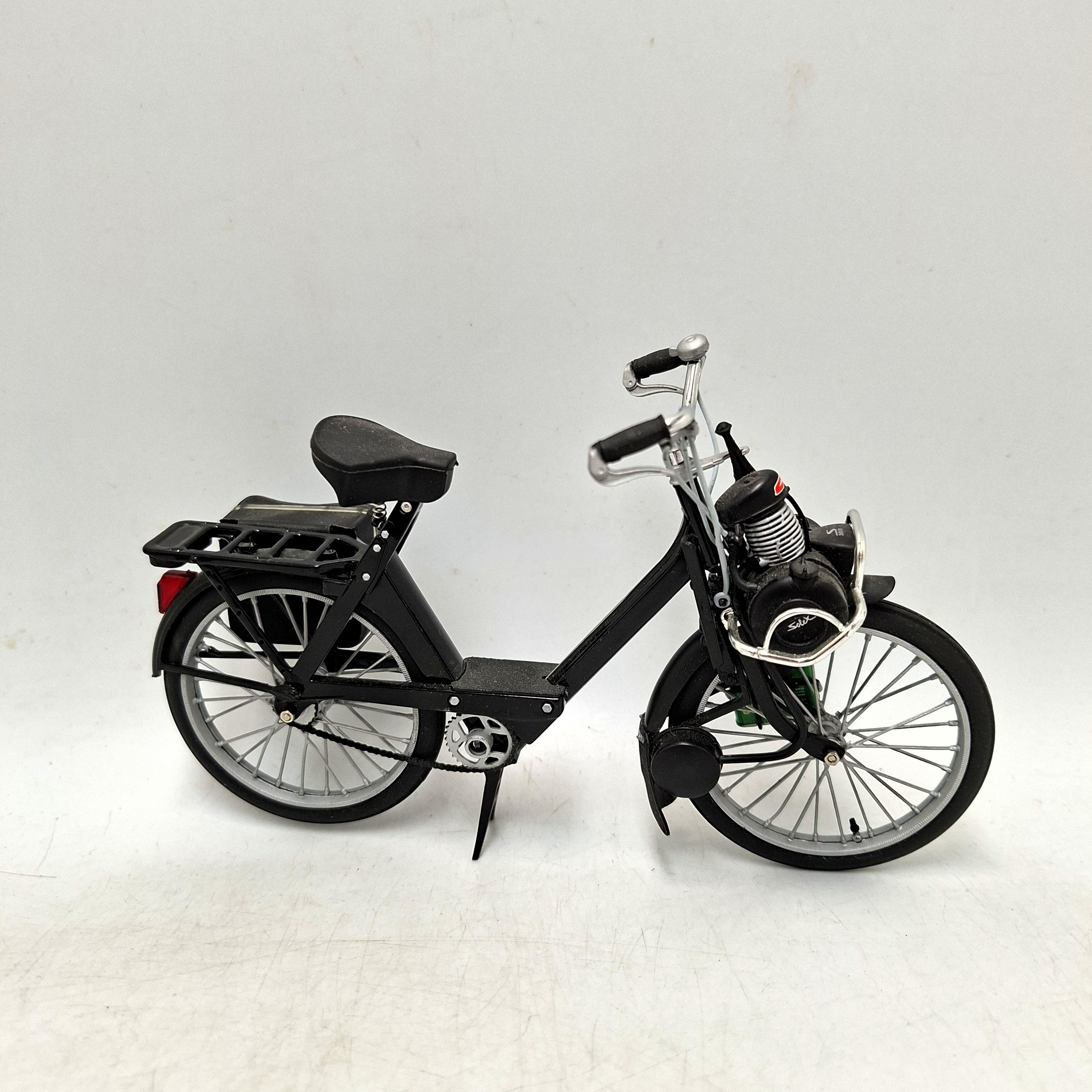 Voir photo 5 de LOT de quatre vélos miniatures. Pour collectionneurs LOT de quatre vélos miniatures. Pour collectionneurs Très bon état reconditionné photo 5