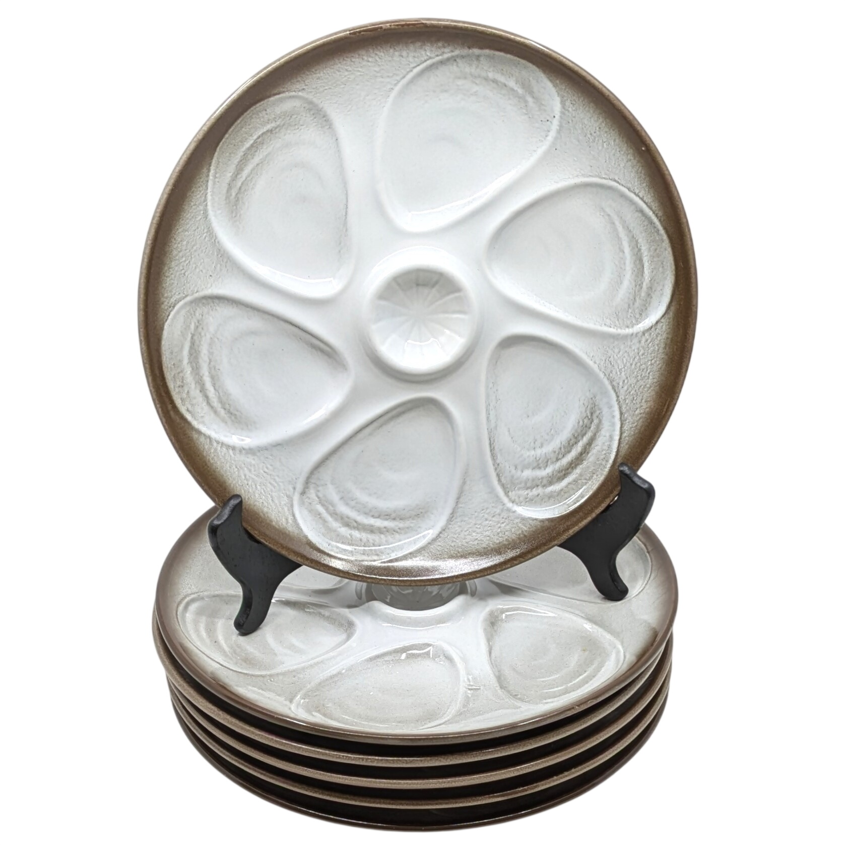 Lot de six assiettes à huîtres Salins France en faïence Bon état - 19,60 € Lot de six assiettes à huîtres Salins France en faïence Bon état reconditionné disponible sur Label Emmaüs