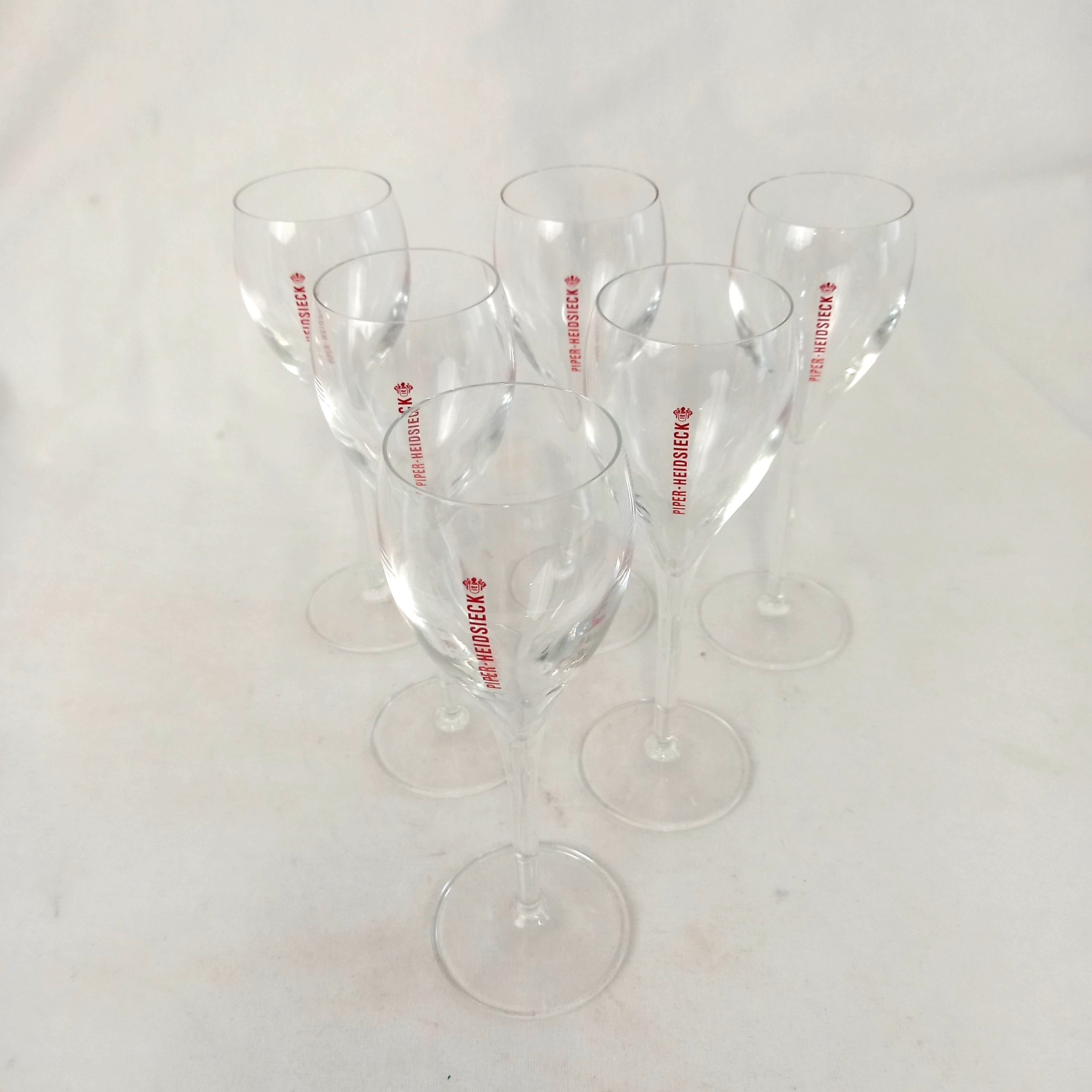 Voir photo 4 de Lot de six flûtes à champagne 14 cl Piper Heidsieck Lot de six flûtes à champagne 14 cl Piper Heidsieck Très bon état reconditionné photo 4