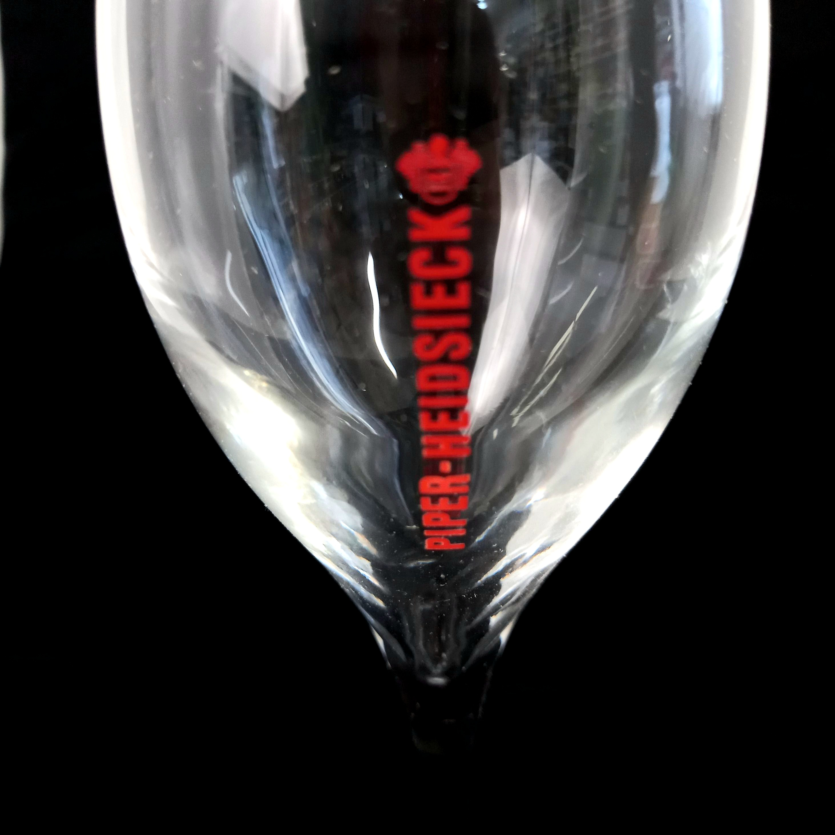 Voir photo 6 de Lot de six flûtes à champagne 14 cl Piper Heidsieck Lot de six flûtes à champagne 14 cl Piper Heidsieck Très bon état reconditionné photo 6