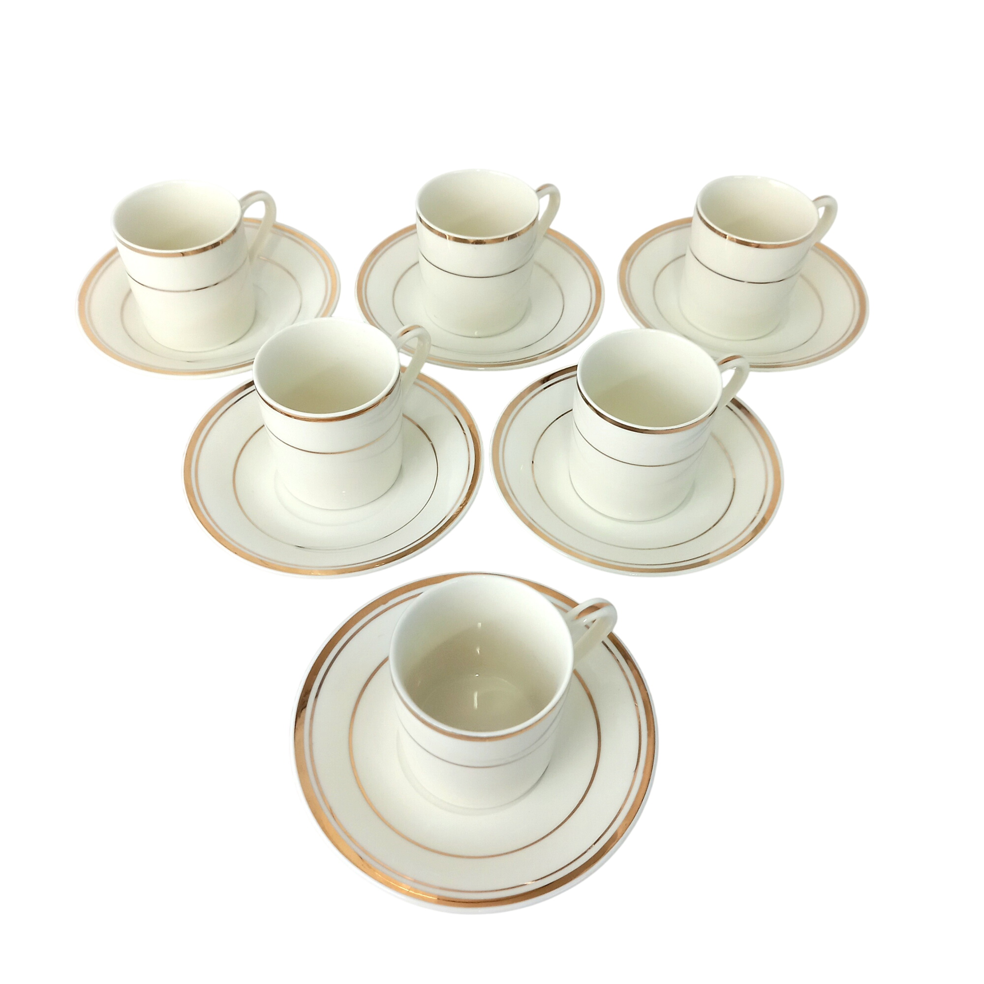 Acheter Lot de six tasses et sous tasses en faïence Budlet Ivory Gold Très bon état - 39,00 € Lot de six tasses et sous tasses en faïence Budlet Ivory Gold Très bon état reconditionné disponible sur Label Emmaüs