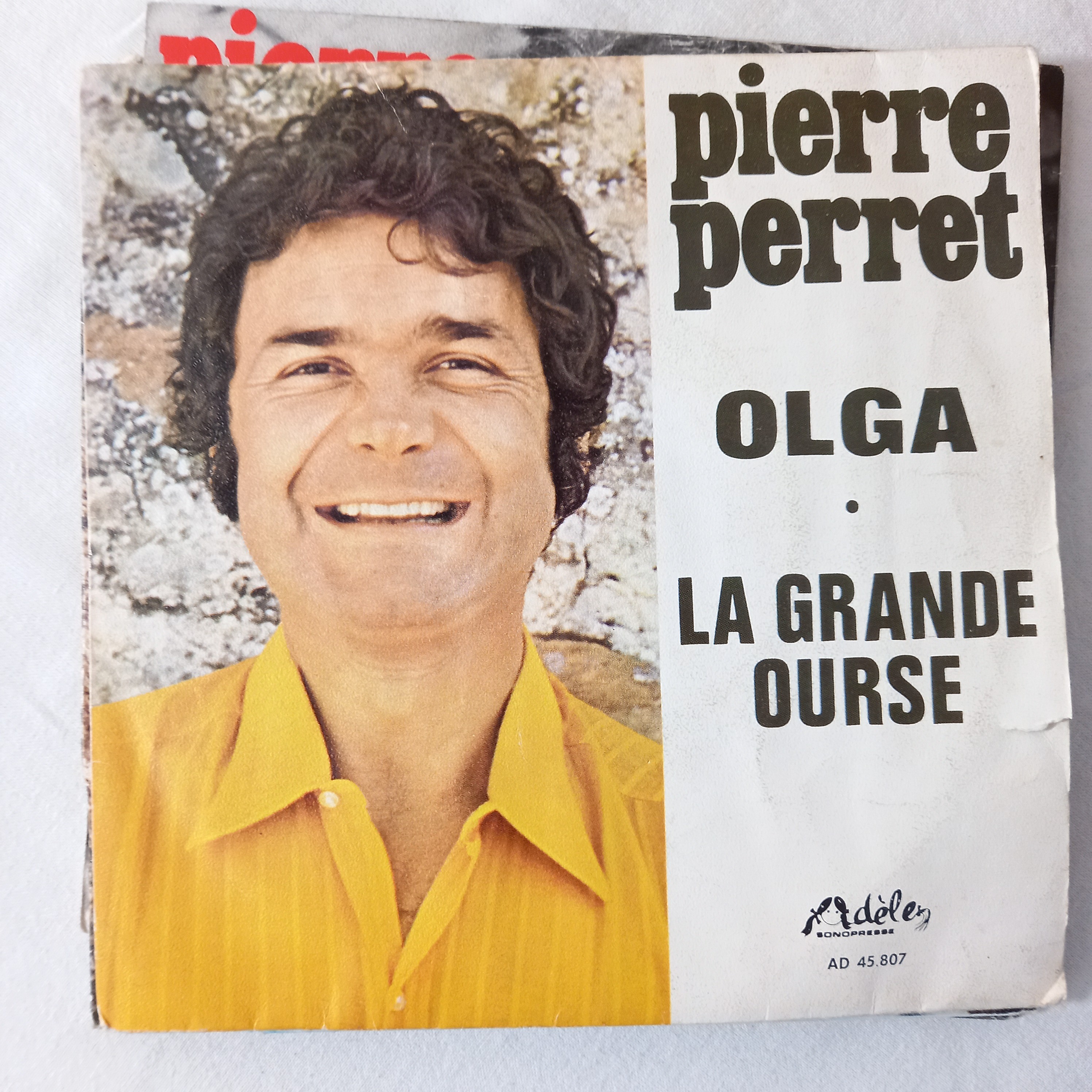 Voir photo 3 de Lot de six vinyles de Pierre Perret - un 33 tours et cinq 45 tours Lot de six vinyles de Pierre Perret - un 33 tours et cinq 45 tours Bon état reconditionné photo 3