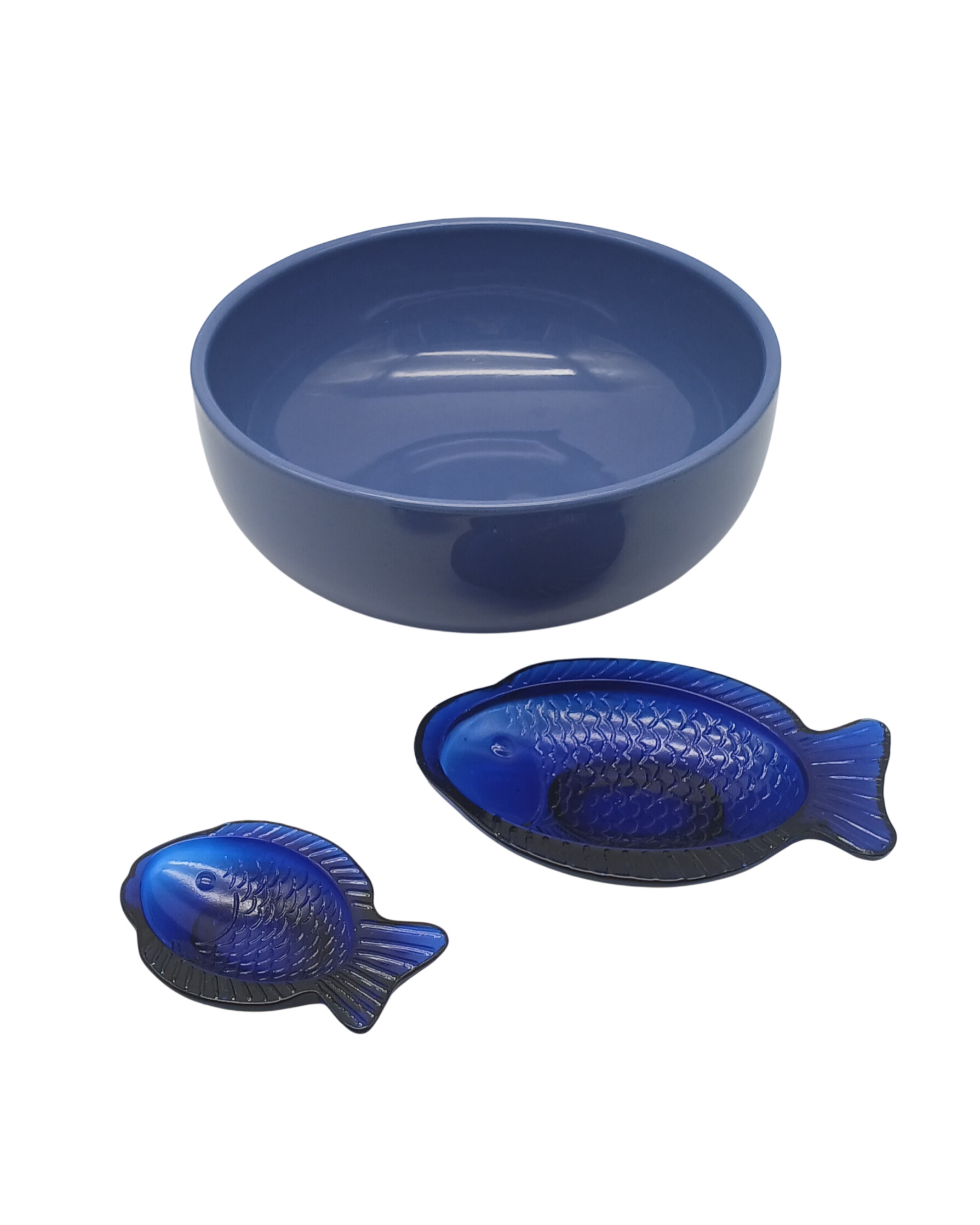 Acheter Lot de table estival : 1 grand saladier et 2 coupelles poisson en verre - Bleu Très bon état - 10,50 € Lot de table estival : 1 grand saladier et 2 coupelles poisson en verre - Bleu Très bon état reconditionné disponible sur Label Emmaüs