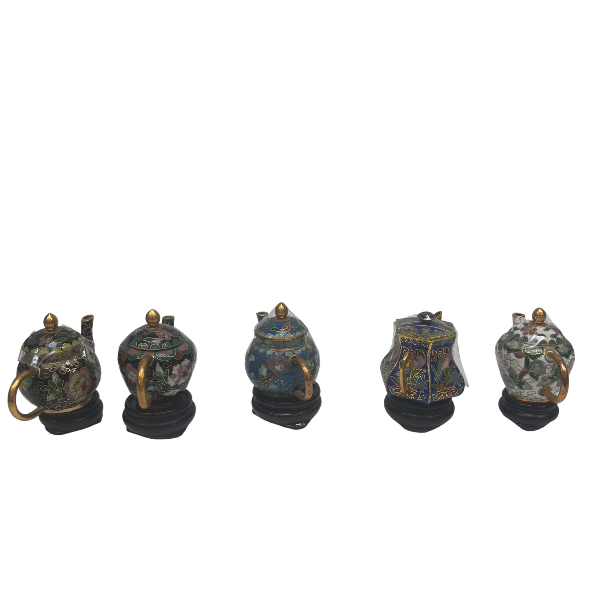 Acheter Lot de théières miniatures de décoration Très bon état - 100,00 € Lot de théières miniatures de décoration Très bon état reconditionné disponible sur Label Emmaüs
