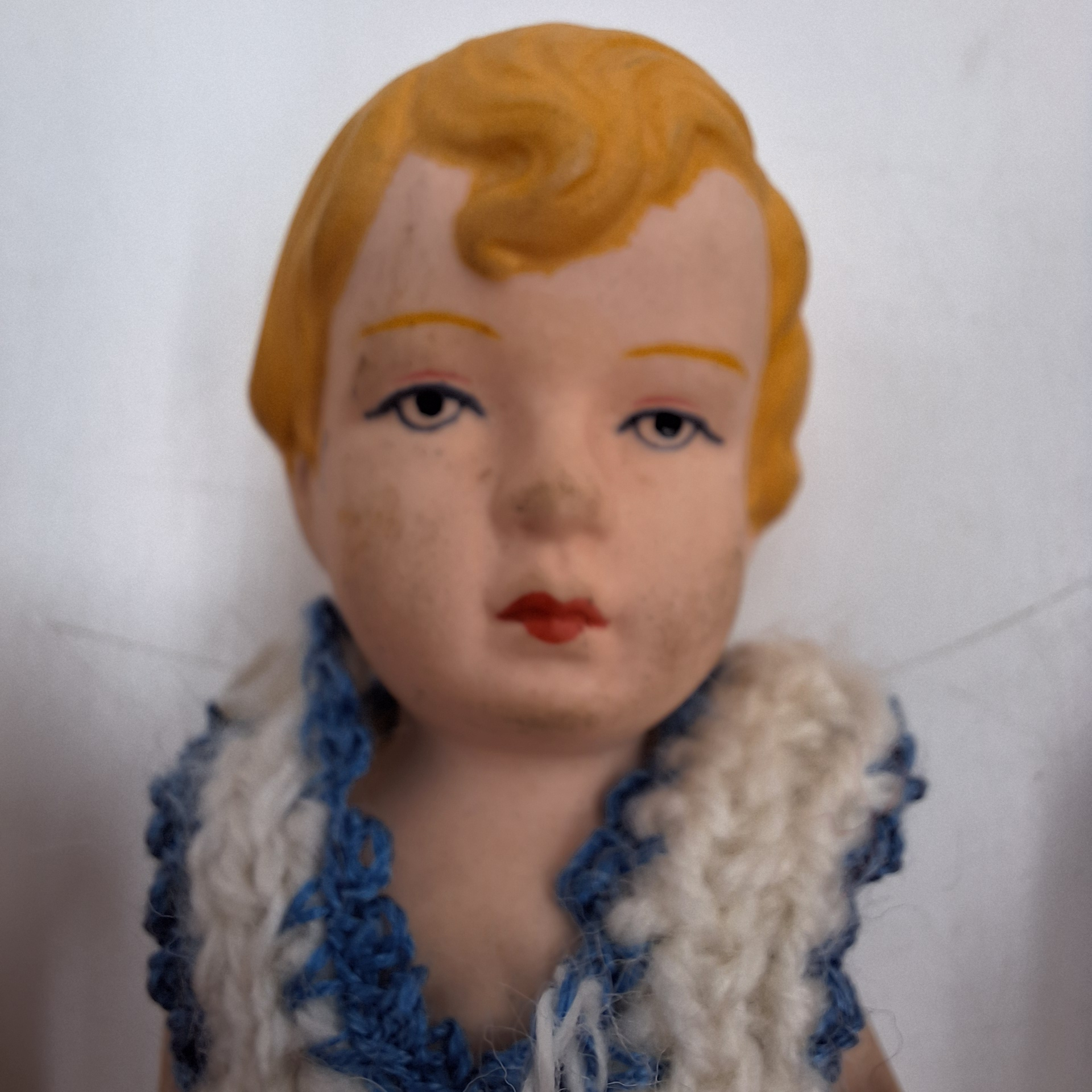Voir photo 5 de Lot de trois petites poupées articulées vintage. Porcelaine biscuit. Cheveux blonds et petite chaussures peintes. Vêtements tricotés à la main. Lot de trois petites poupées articulées vintage. Porcelaine biscuit. Cheveux blonds et petite chaussures peintes. Vêtements tricotés à la main. Bon état reconditionné photo 5