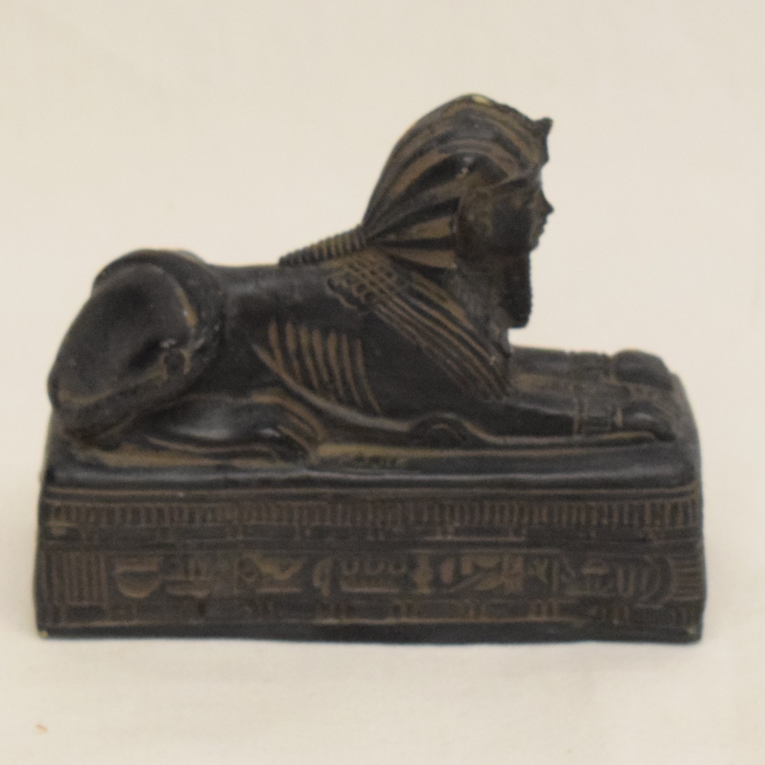Voir photo 3 de Lot de trois sujets en résine présentant des créatures de la croyance de l'ancienne Égypte Lot de trois sujets en résine présentant des créatures de la croyance de l'ancienne Égypte reconditionné photo 3