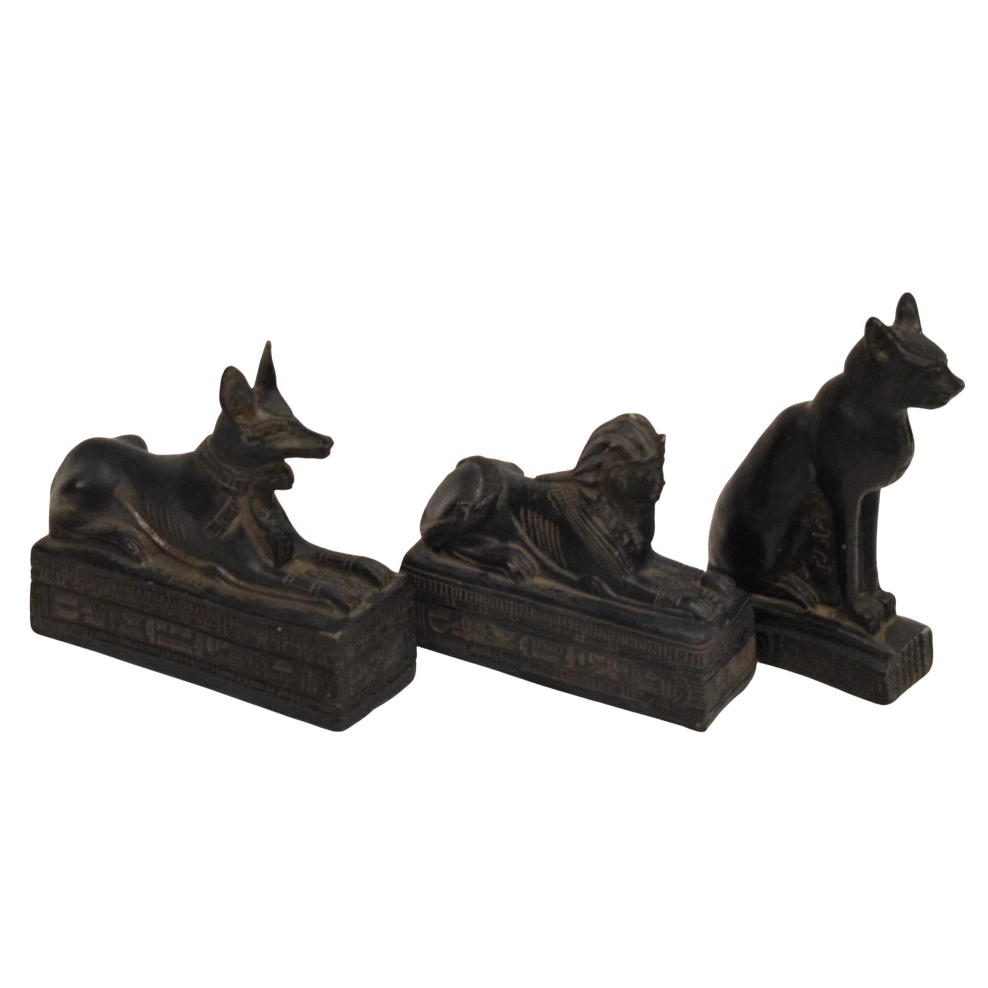 Lot de trois sujets en résine présentant des créatures de la croyance de l'ancienne Égypte - 10,00 € Lot de trois sujets en résine présentant des créatures de la croyance de l'ancienne Égypte reconditionné disponible sur Label Emmaüs