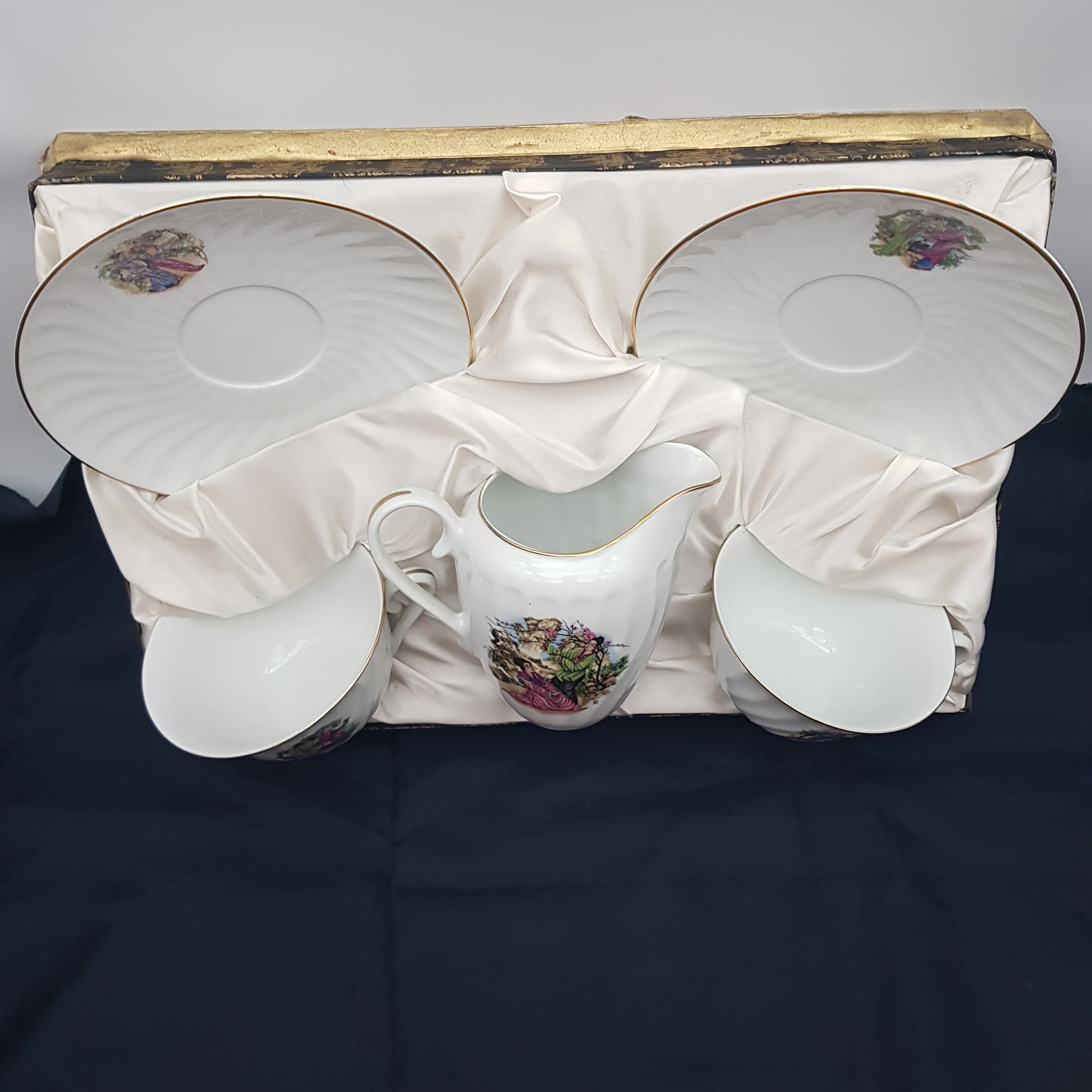 Voir photo 2 de Lot de vaiselle en porcelaine thème asiatique Lot de vaiselle en porcelaine thème asiatique Très bon état reconditionné photo 2