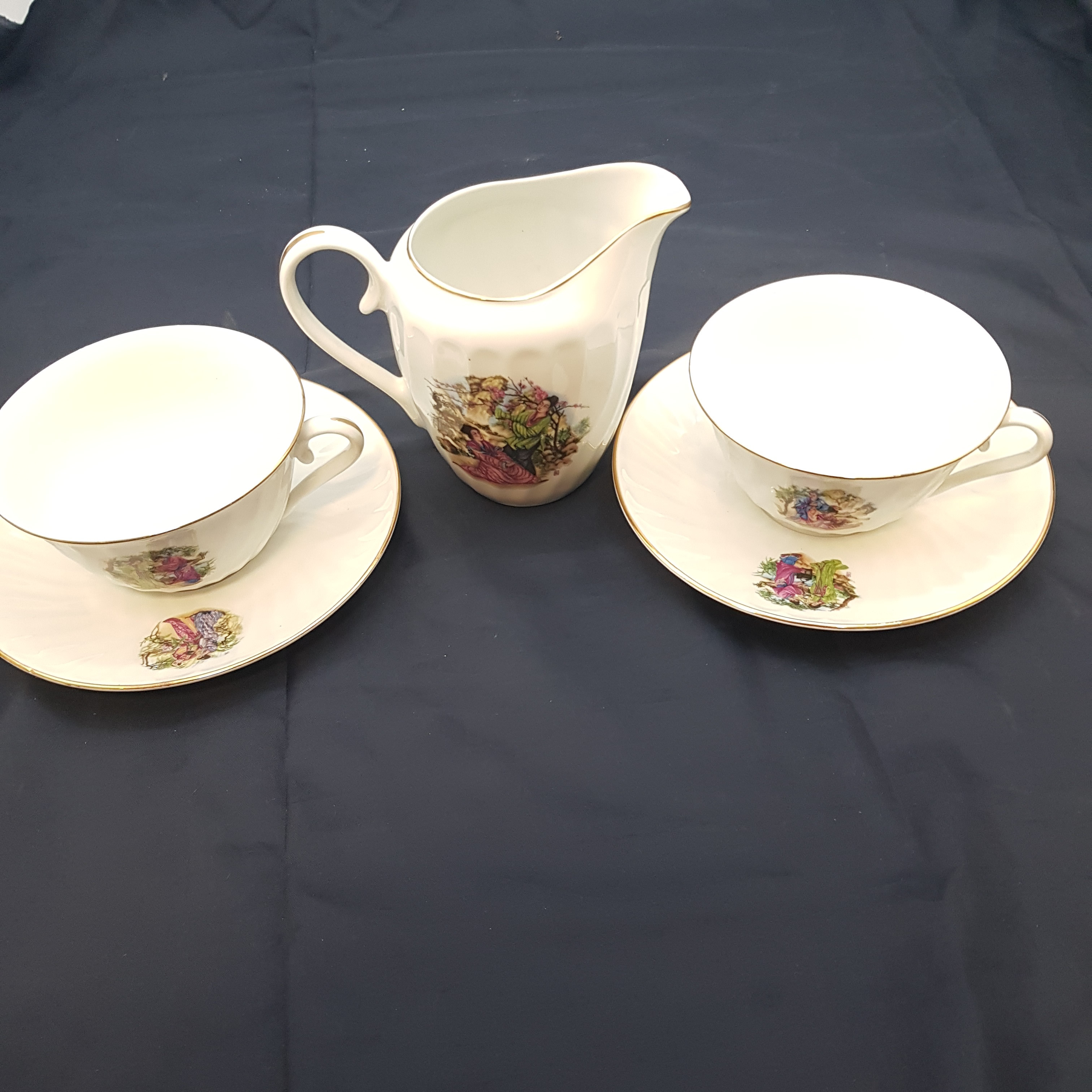Voir photo 3 de Lot de vaiselle en porcelaine thème asiatique Lot de vaiselle en porcelaine thème asiatique Très bon état reconditionné photo 3