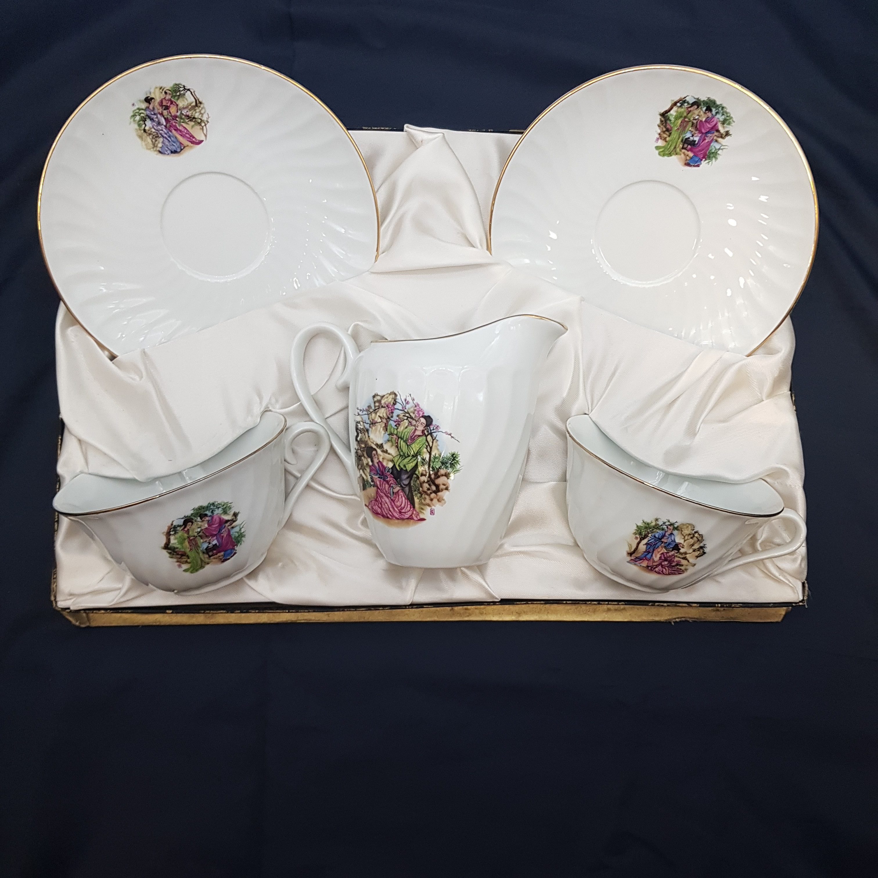 Voir photo 4 de Lot de vaiselle en porcelaine thème asiatique Lot de vaiselle en porcelaine thème asiatique Très bon état reconditionné photo 4
