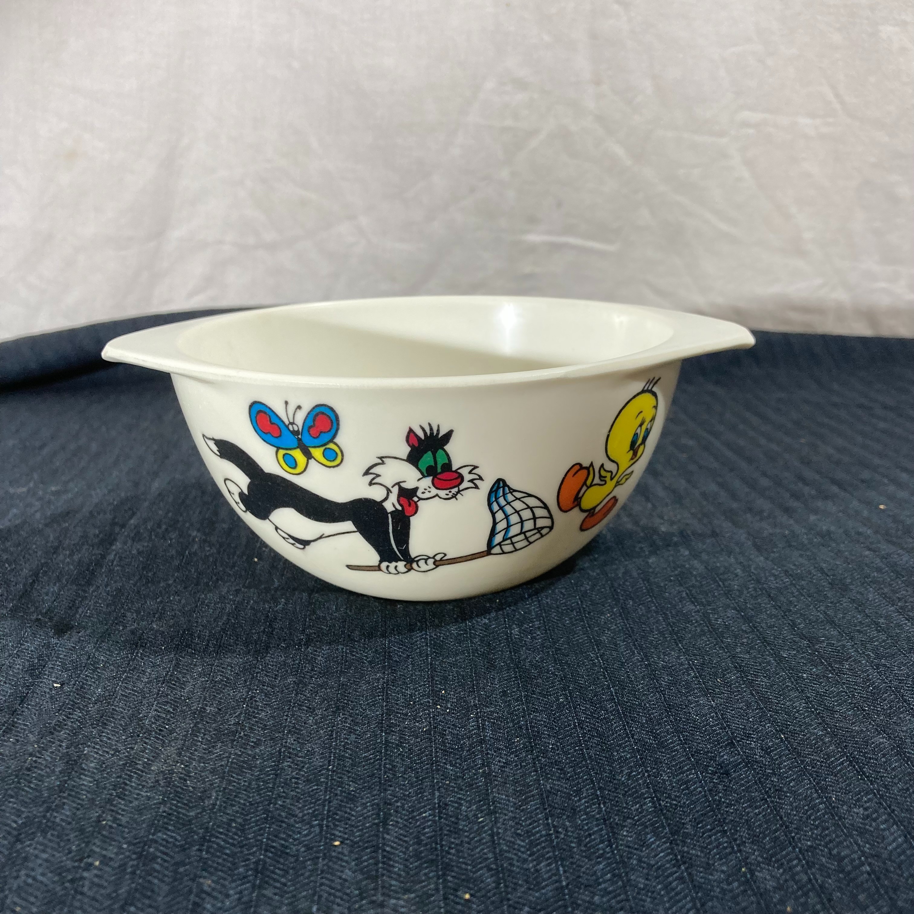 Voir photo 2 de Lot de Vaisselle Vintage Enfants : Disney & Looney Tunes Lot de Vaisselle Vintage Enfants : Disney & Looney Tunes Très bon état reconditionné photo 2