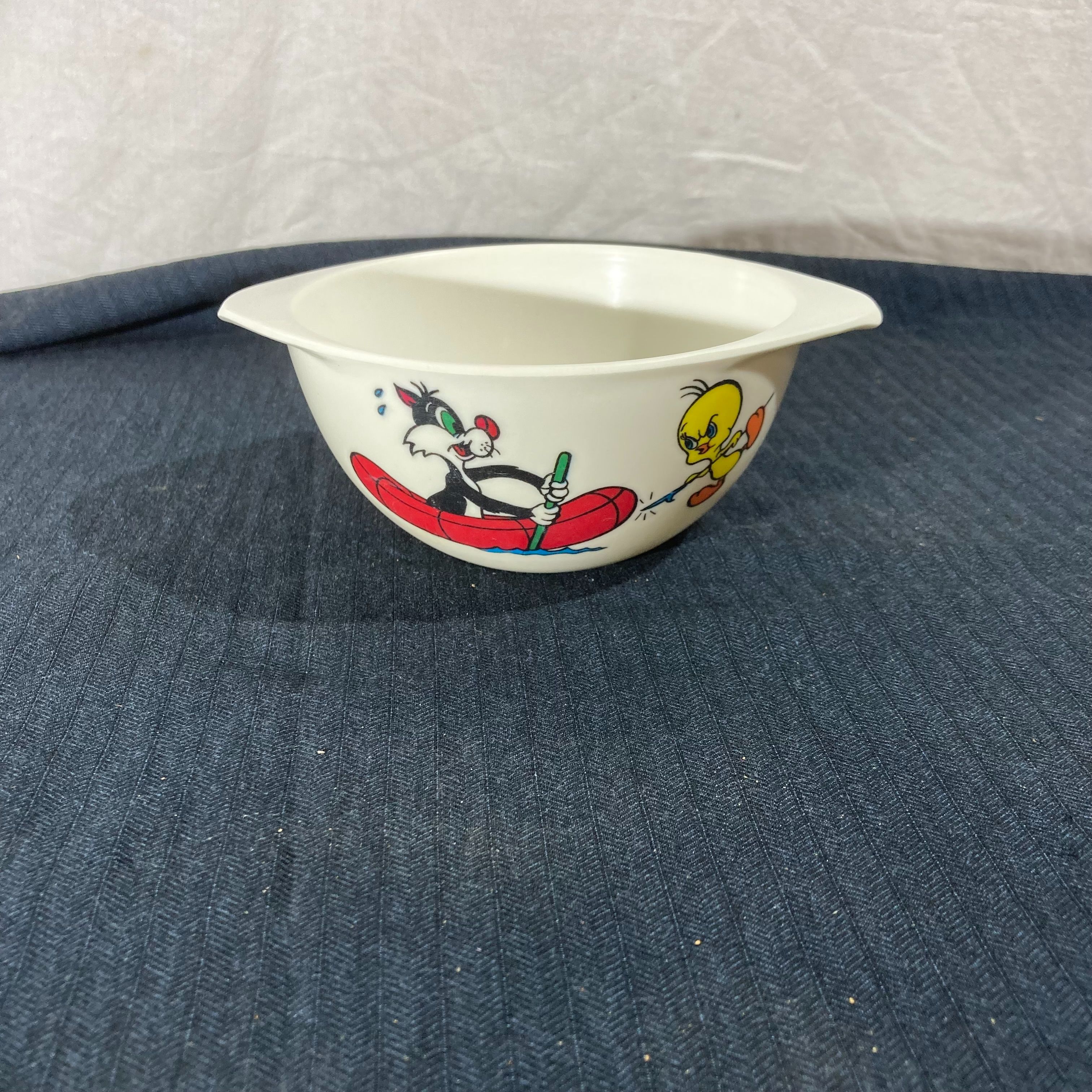 Voir photo 3 de Lot de Vaisselle Vintage Enfants : Disney & Looney Tunes Lot de Vaisselle Vintage Enfants : Disney & Looney Tunes Très bon état reconditionné photo 3