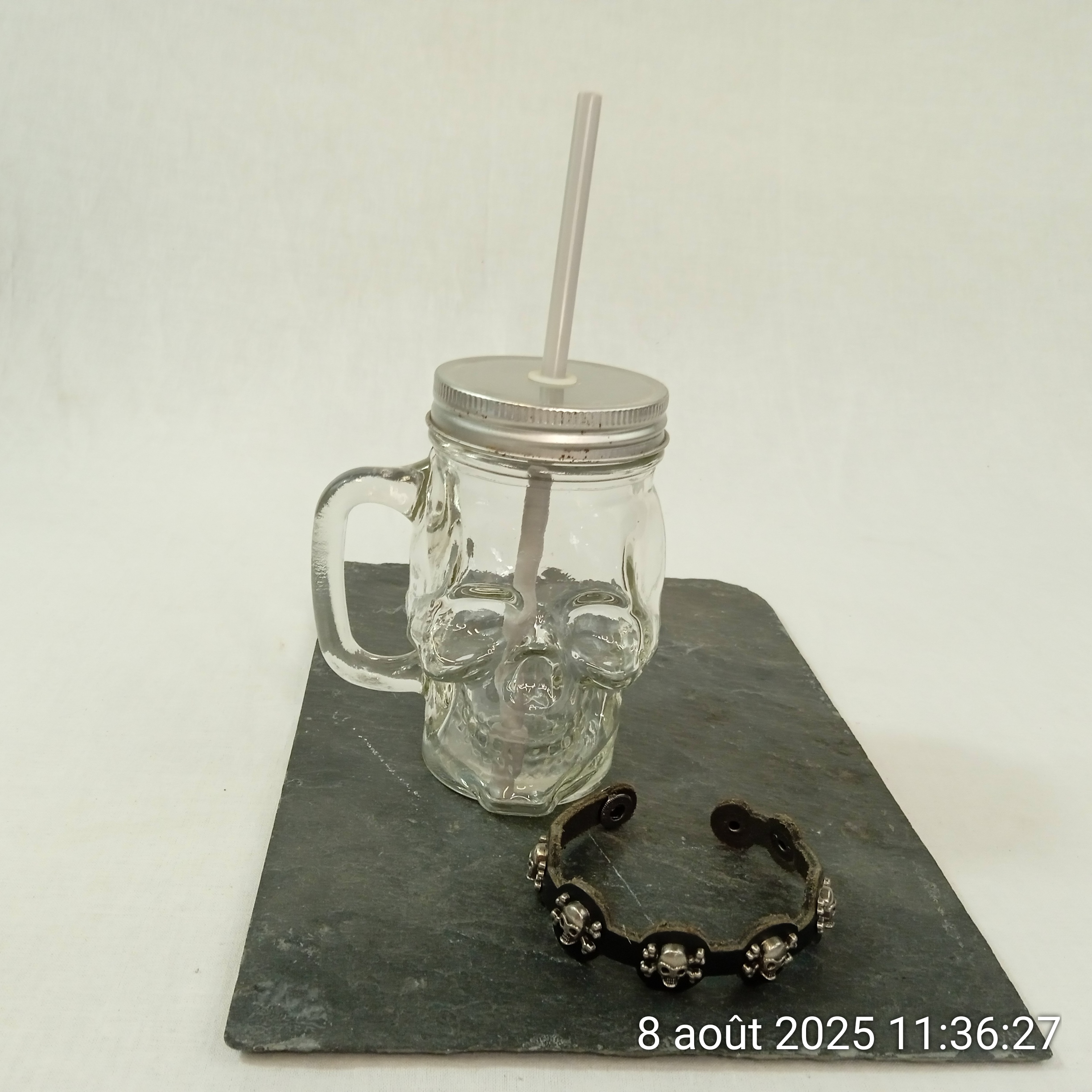 Voir photo 3 de Lot de verre et bracelet en cuir "Tête de mort" Lot de verre et bracelet en cuir "Tête de mort" Très bon état reconditionné photo 3